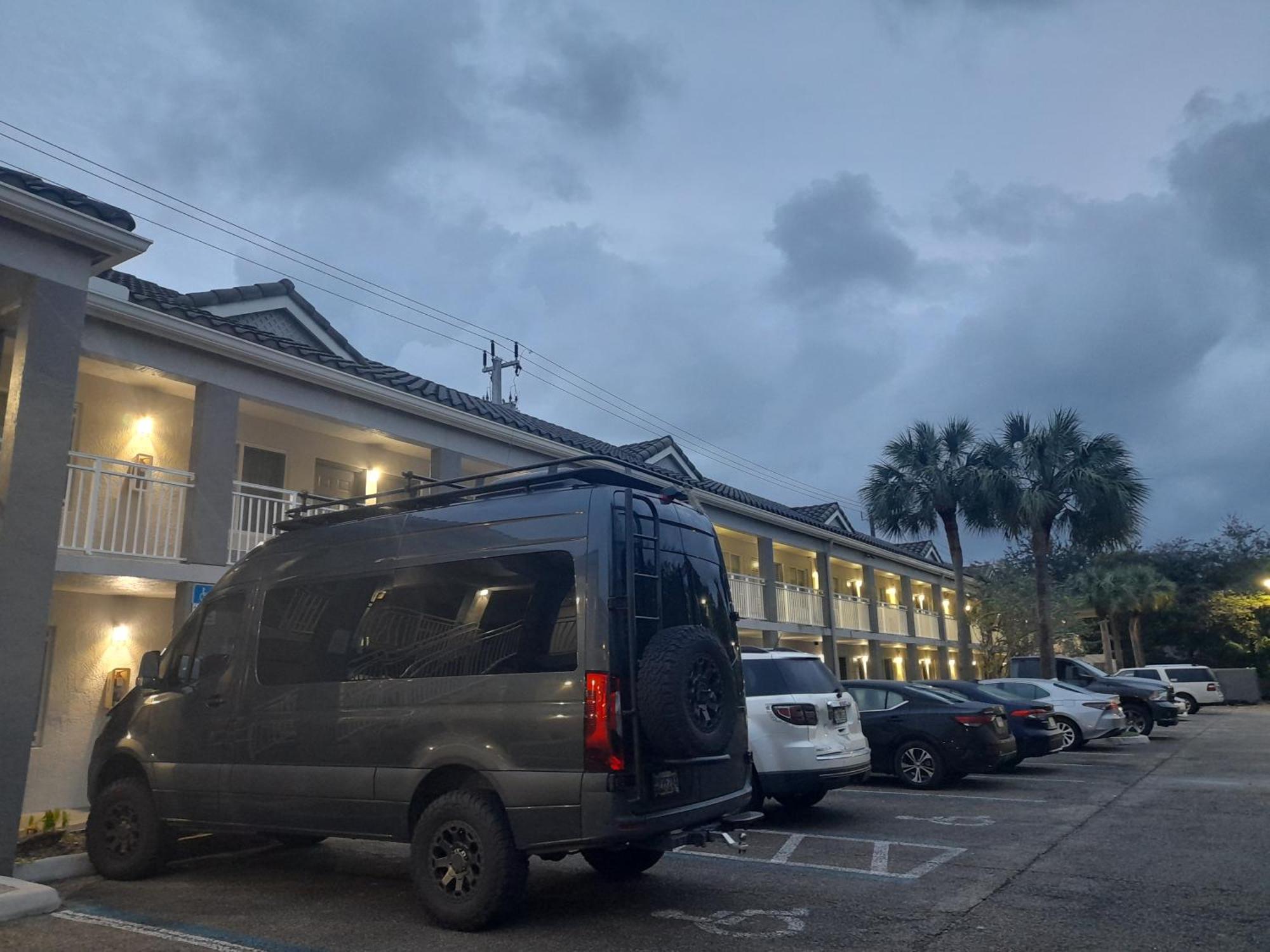 Super 8 By Wyndham Near Lauderdale Arpt