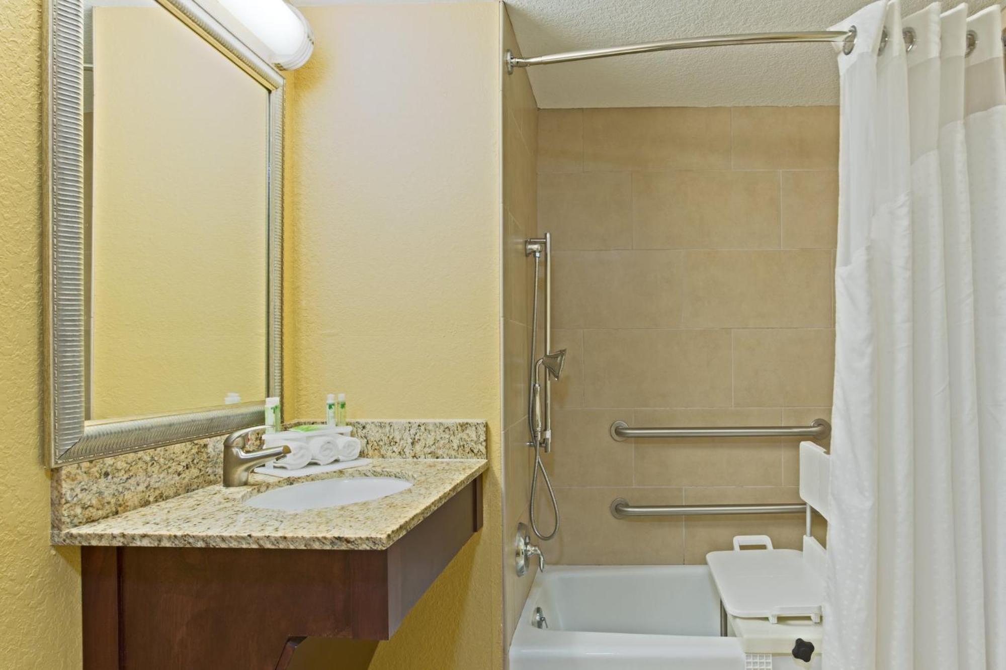 Express Lauderdale North - Executive Airport By Ihg Hotel