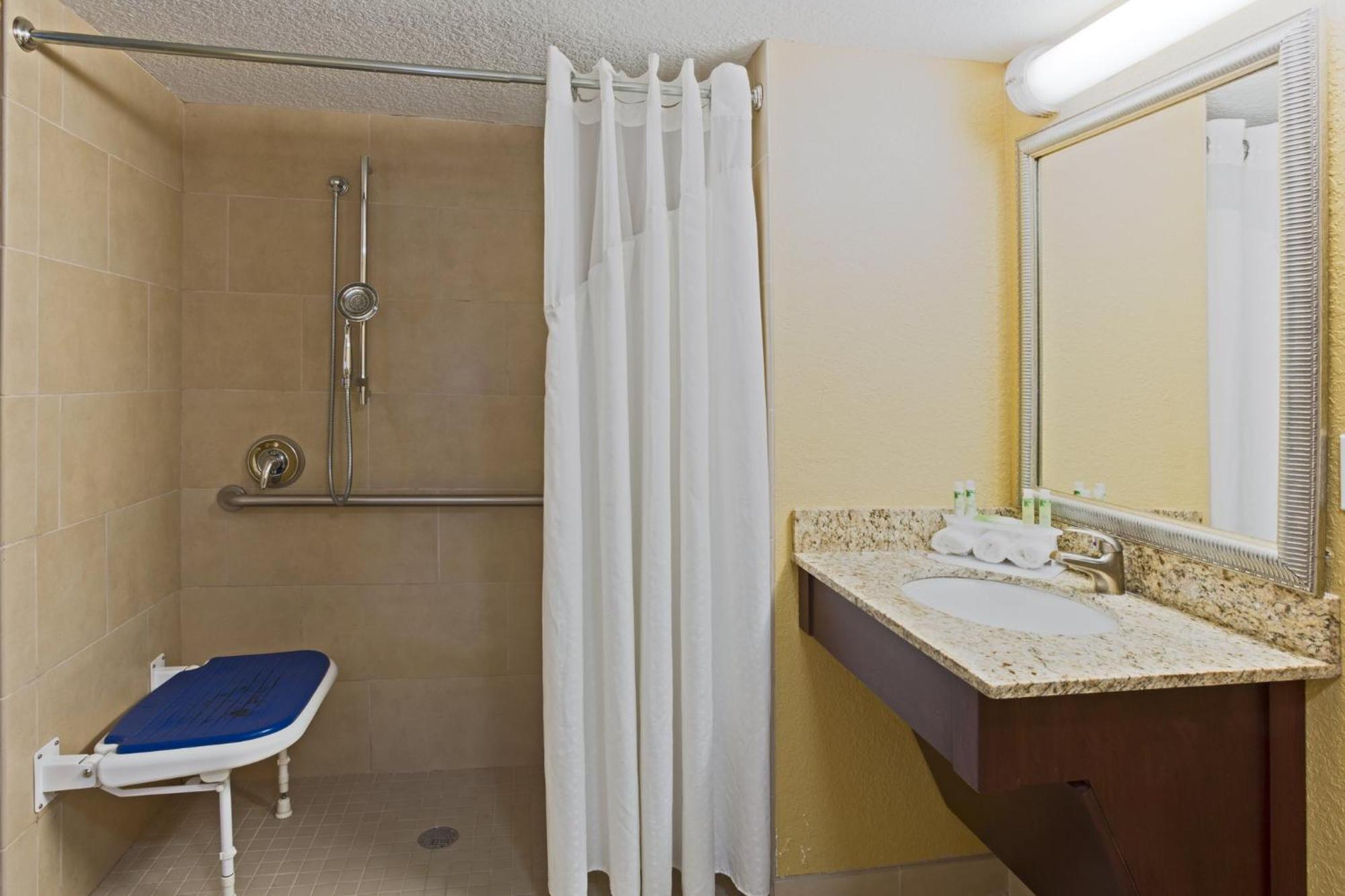 Express Lauderdale North - Executive Airport By Ihg Hotel 2*