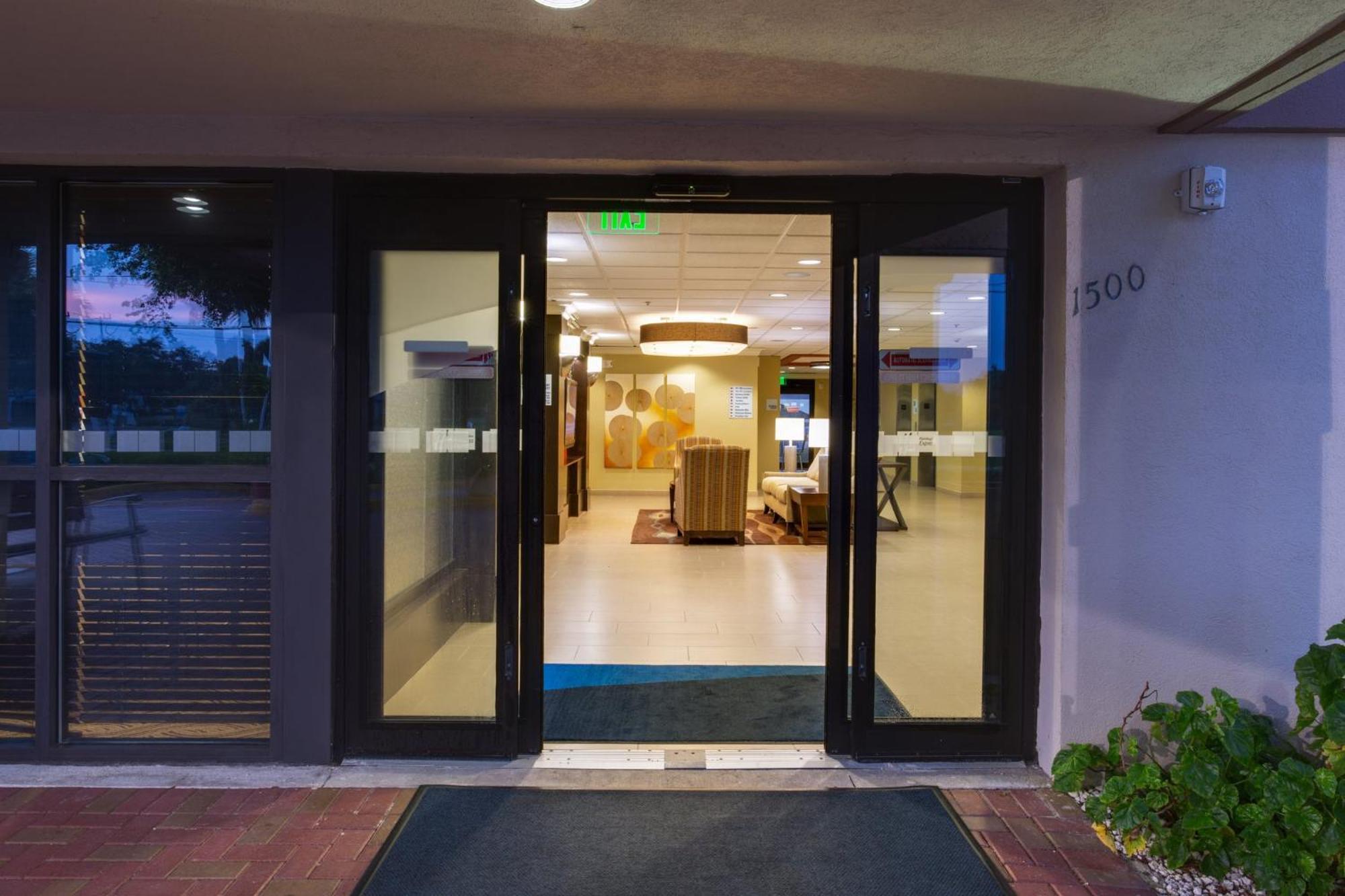 Express Lauderdale North - Executive Airport By Ihg 2*
