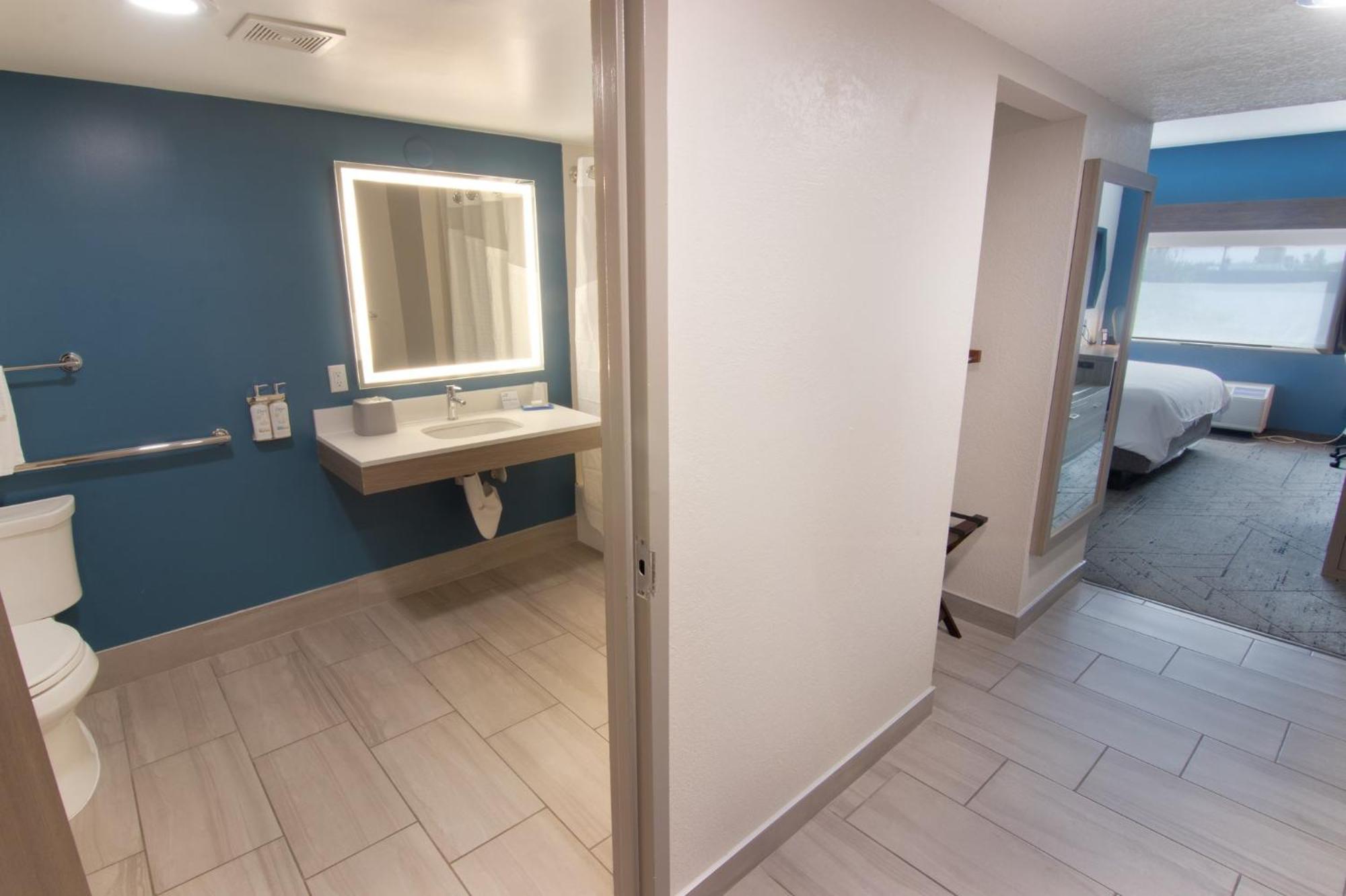 Hotel Express And Lauderdale Airport West By Ihg
