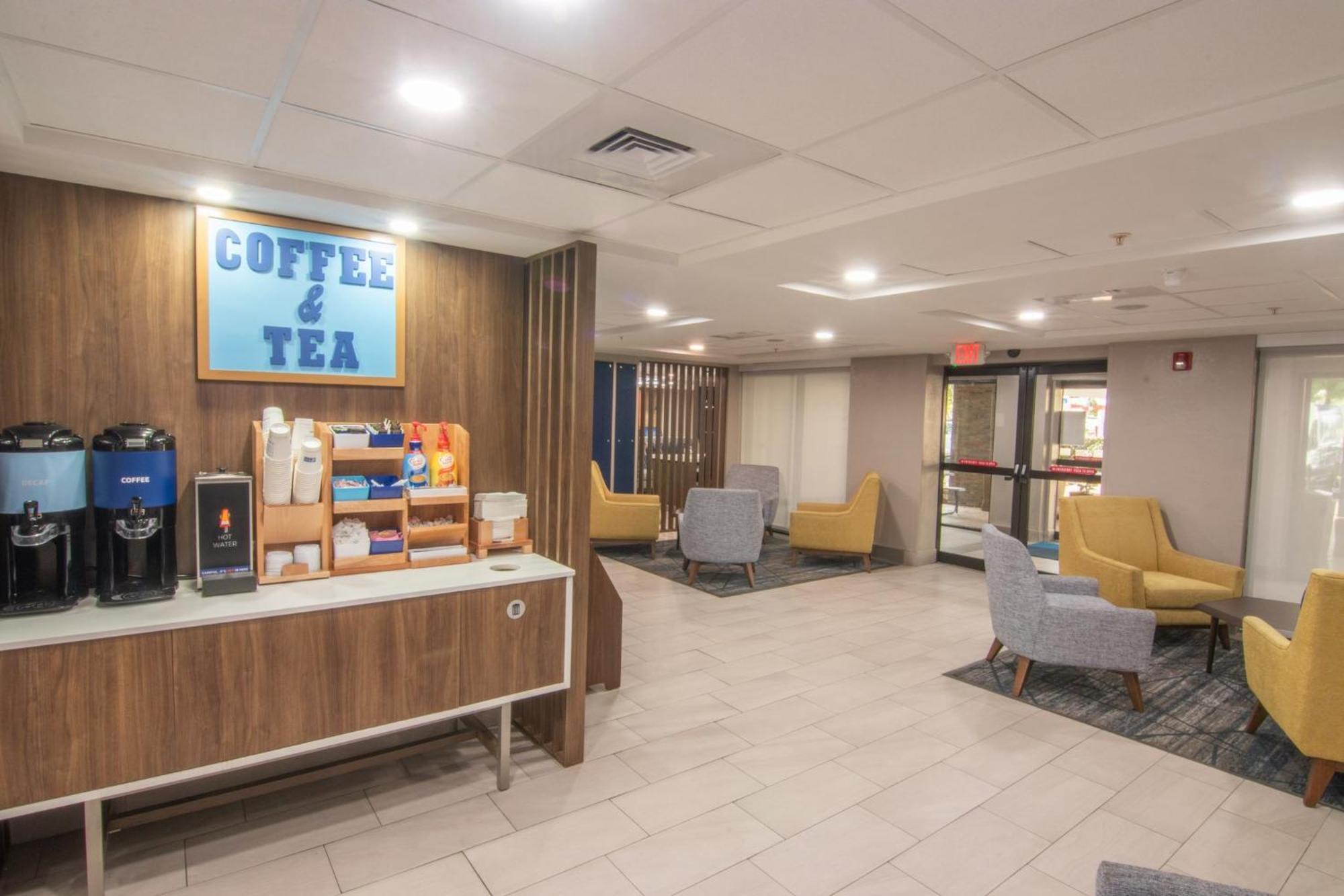 Express And Lauderdale Airport West By Ihg Hotel 3*