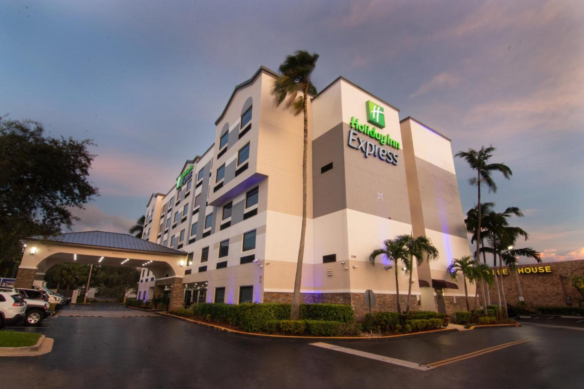 Express And Lauderdale Airport West By Ihg Hotel Davie