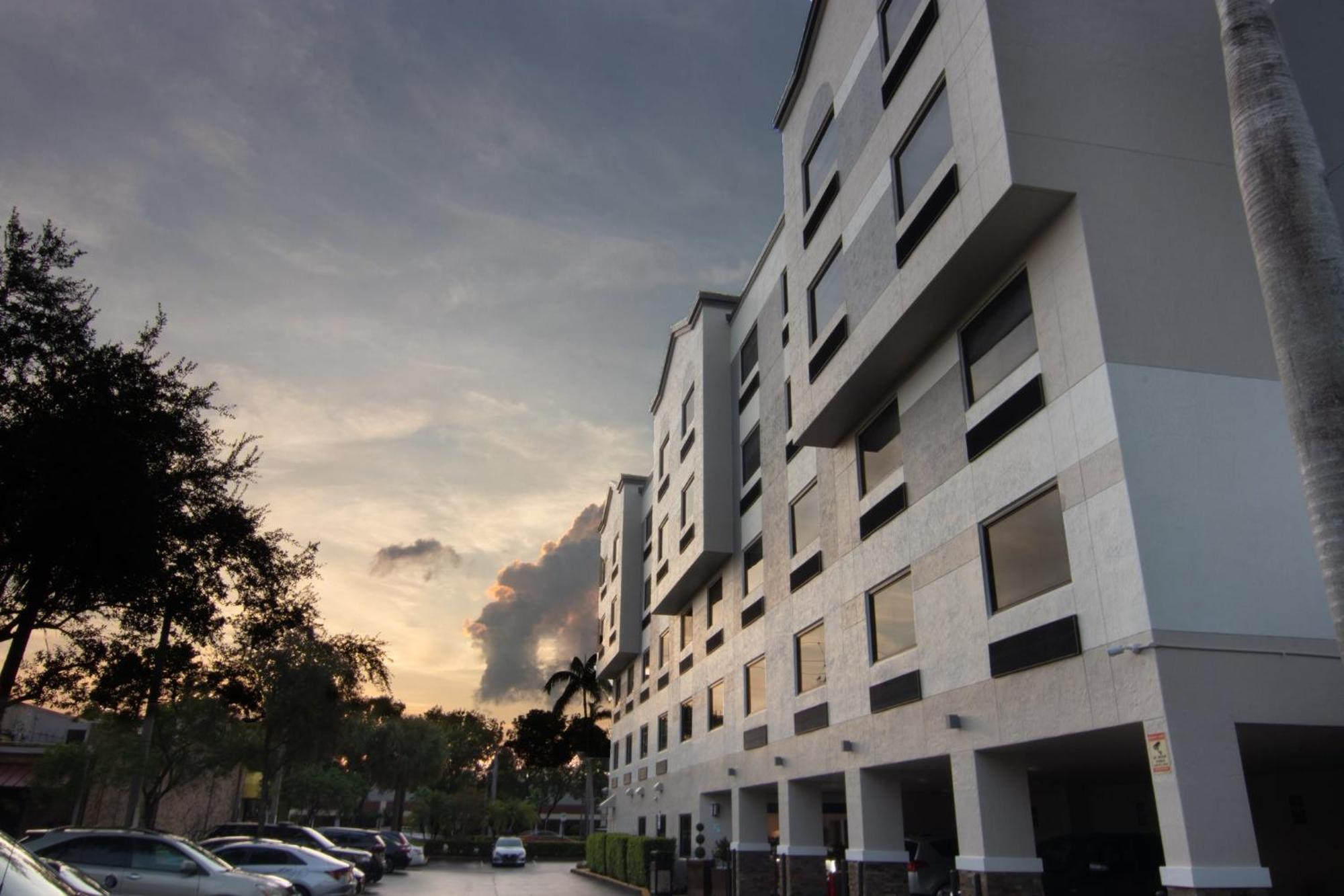 Hotel Express And Lauderdale Airport West By Ihg 3*