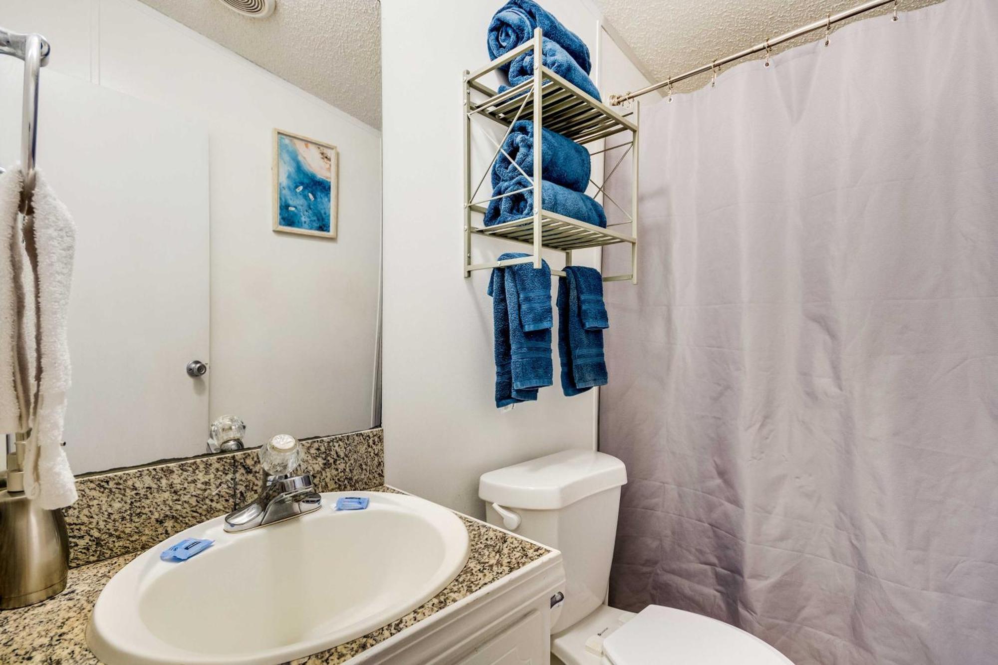 Stunning Home, 8 Mi To Downtown! Holiday home