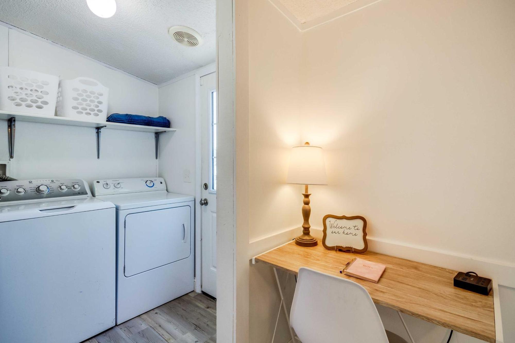 Stunning Home, 8 Mi To Downtown! *