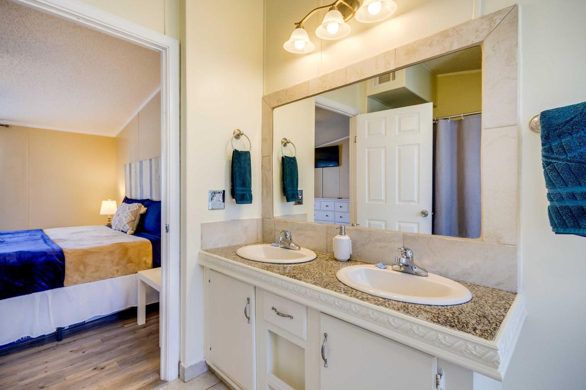 Holiday home Stunning Home, 8 Mi To Downtown! Pensacola