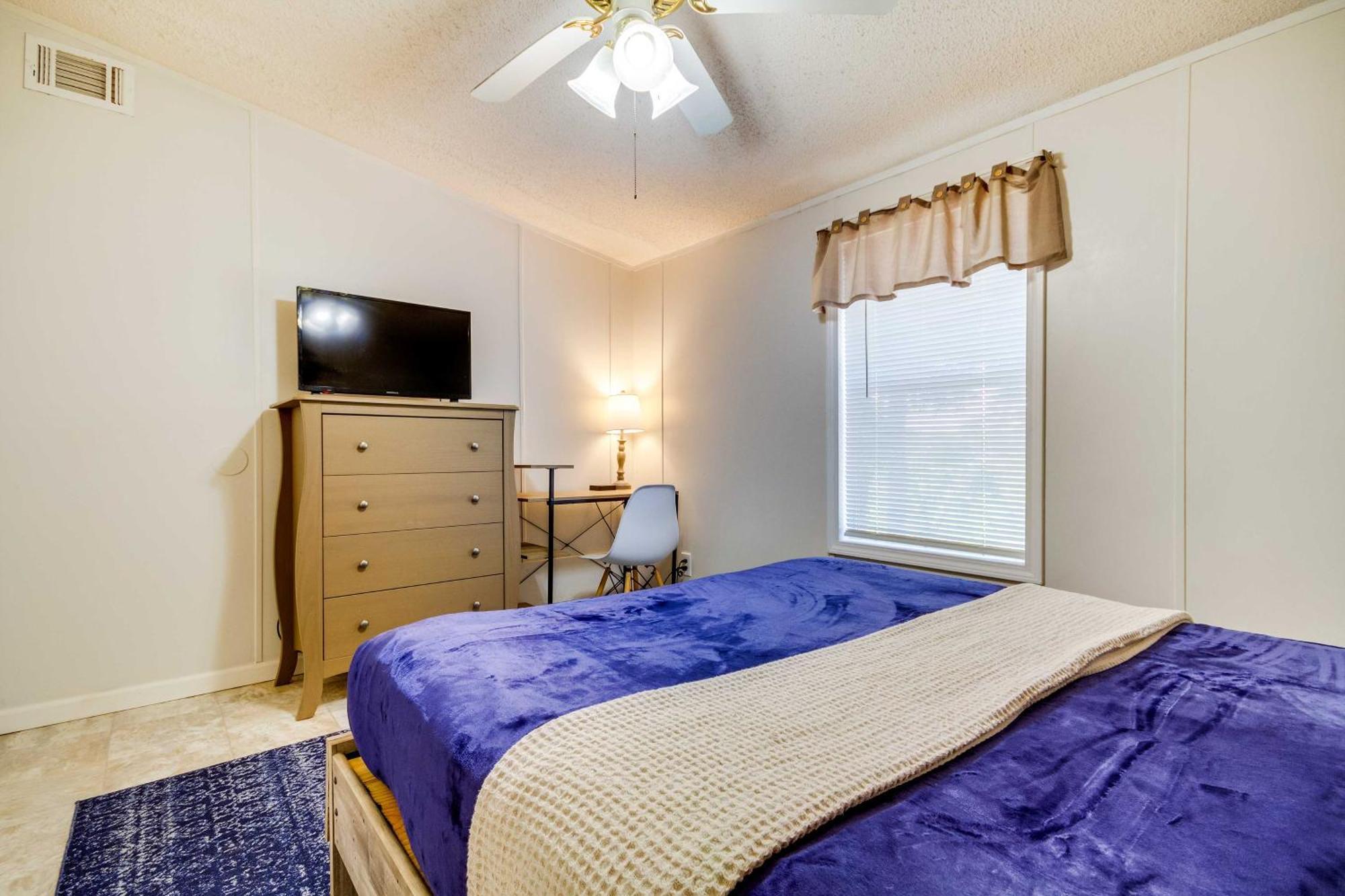 Holiday home Stunning Home, 8 Mi To Downtown! *