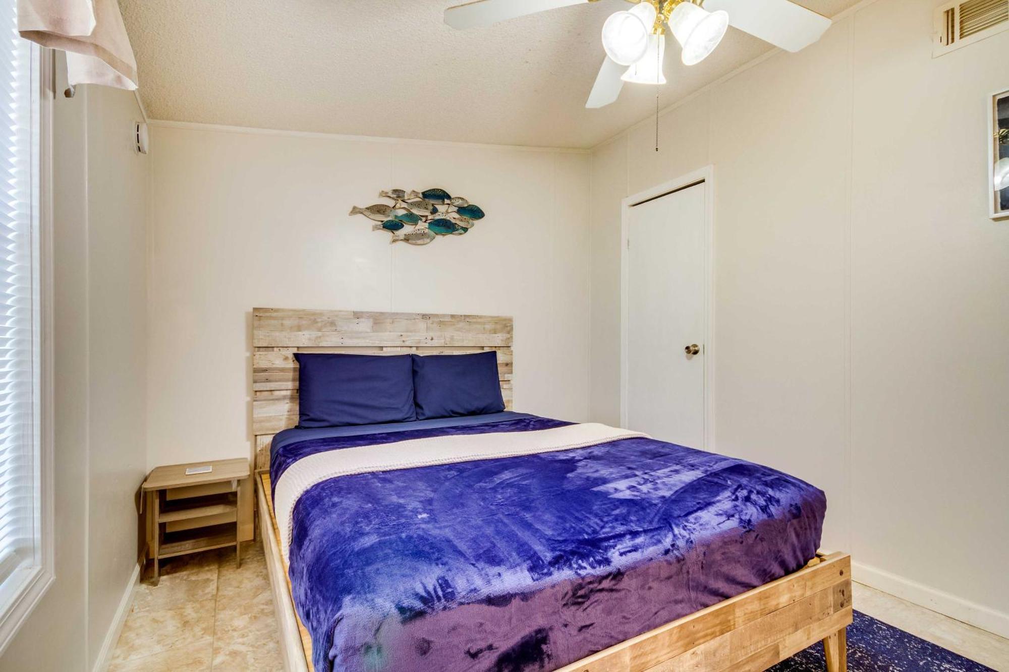 Holiday home Stunning Home, 8 Mi To Downtown!