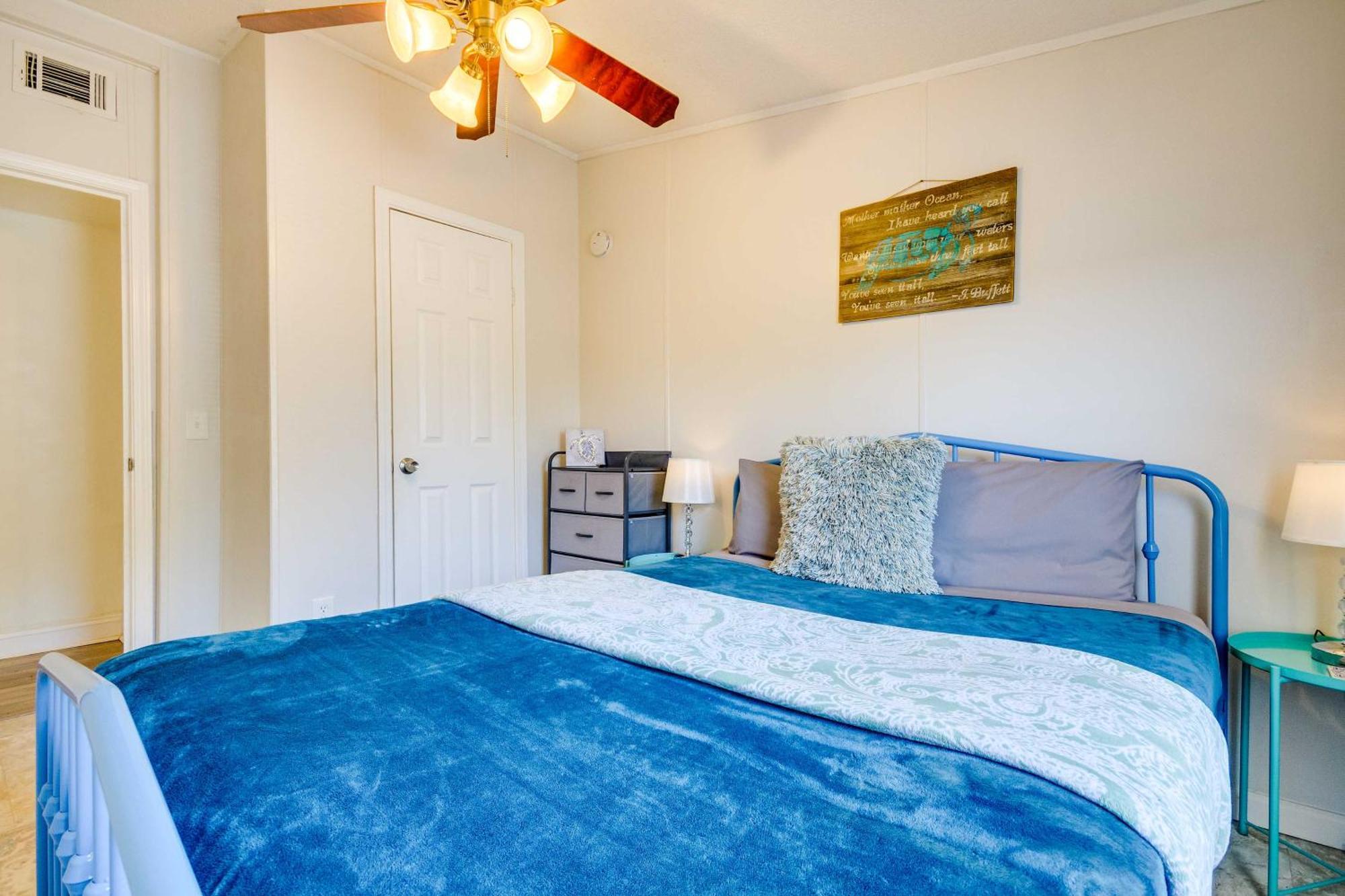 Holiday home Stunning Home, 8 Mi To Downtown!