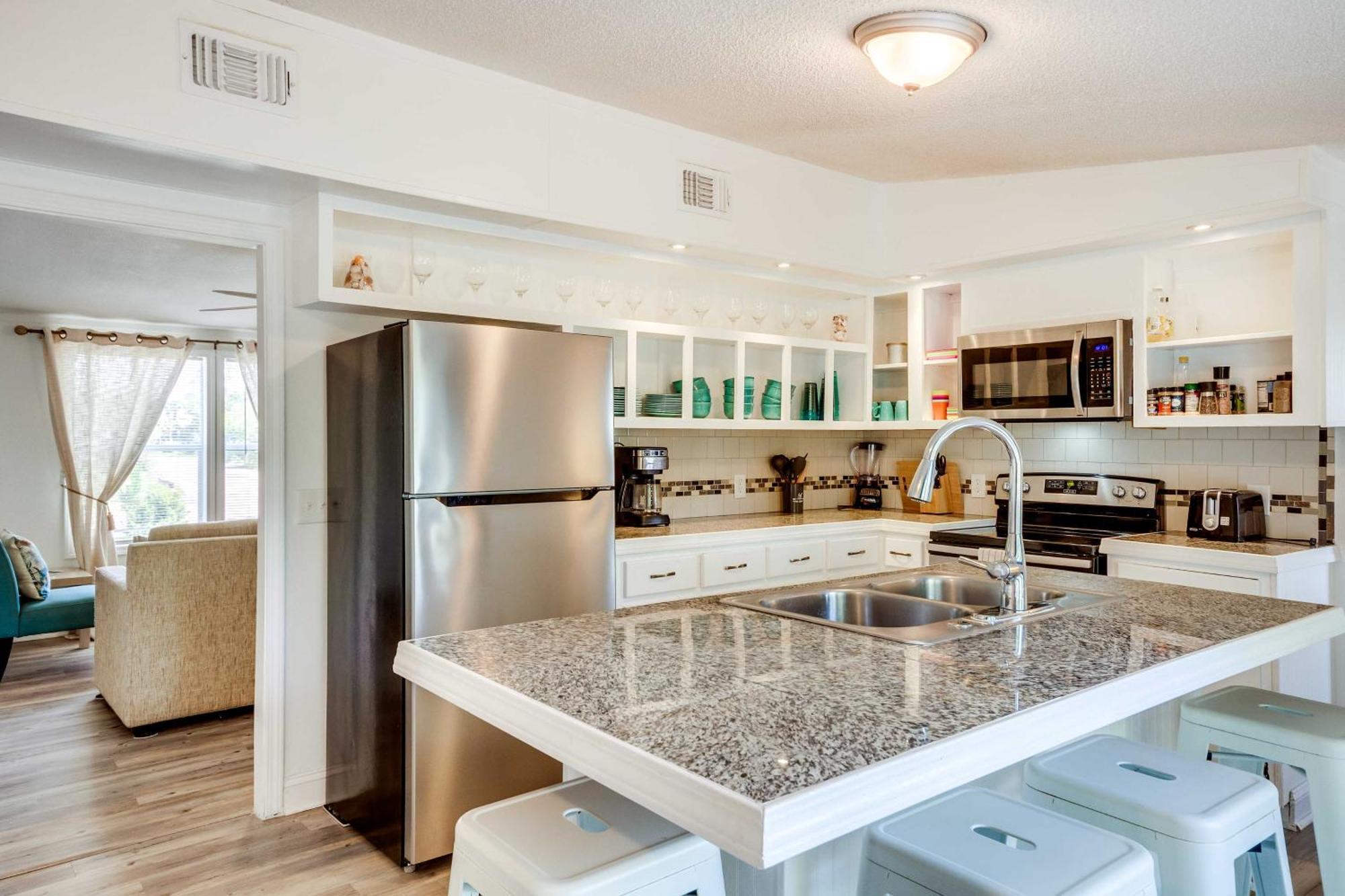Stunning Home, 8 Mi To Downtown! Holiday home