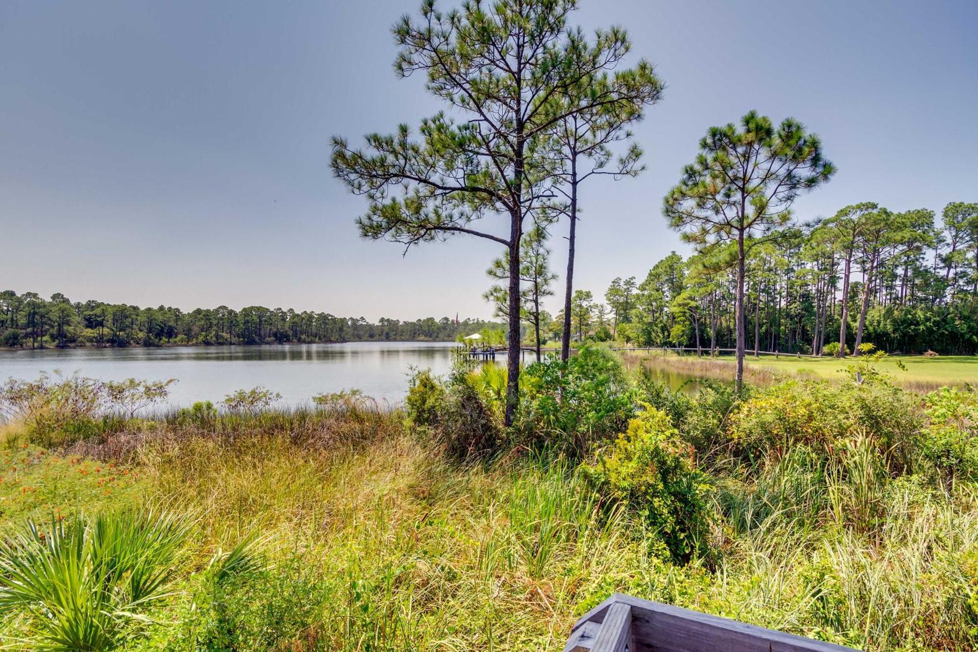 Stunning Home, 8 Mi To Downtown! Holiday home Pensacola