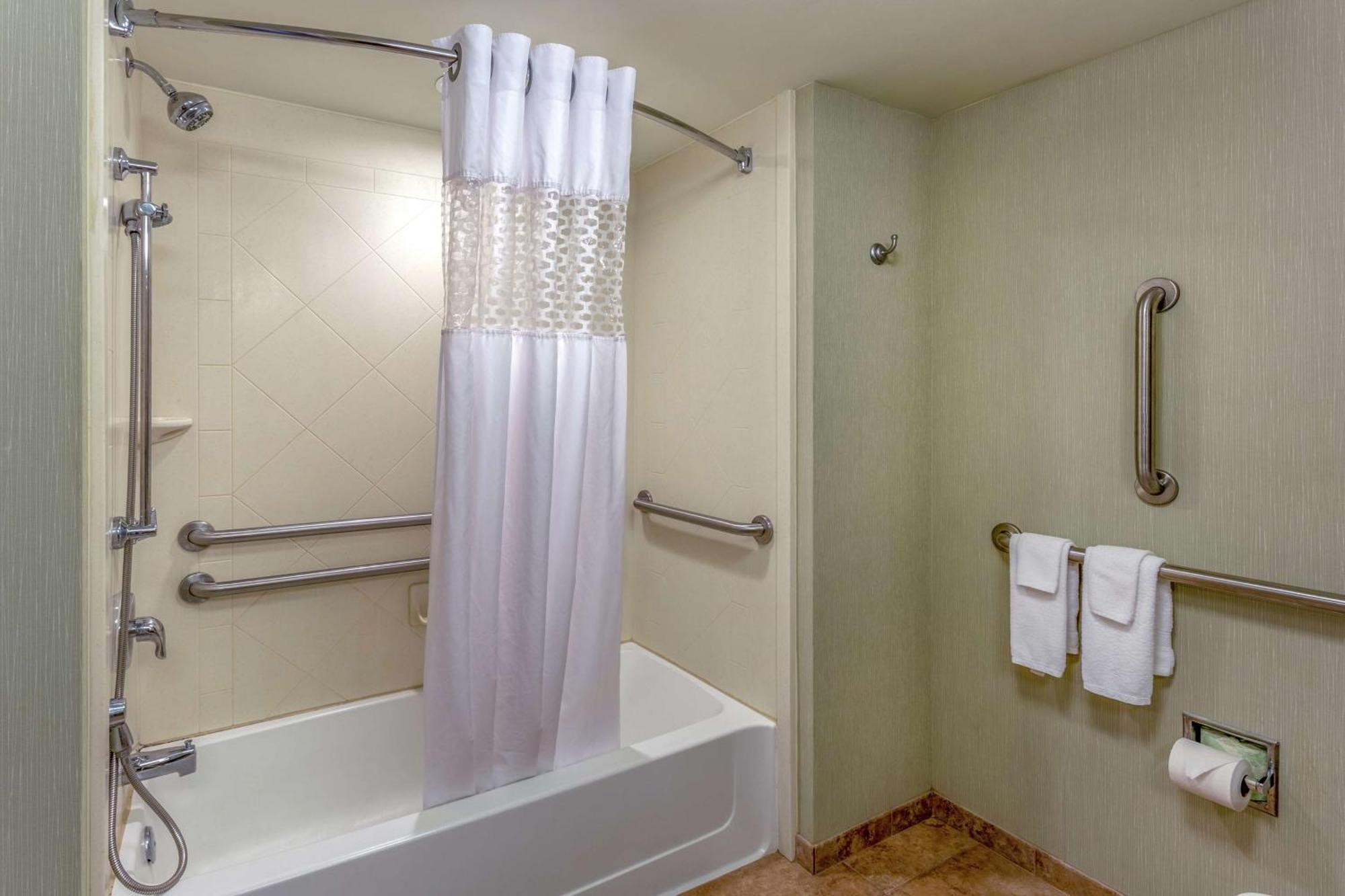 Hampton - Hotel 3*