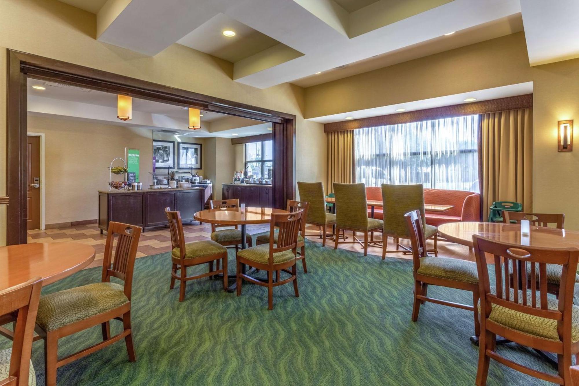 Hampton - Hotel 3*