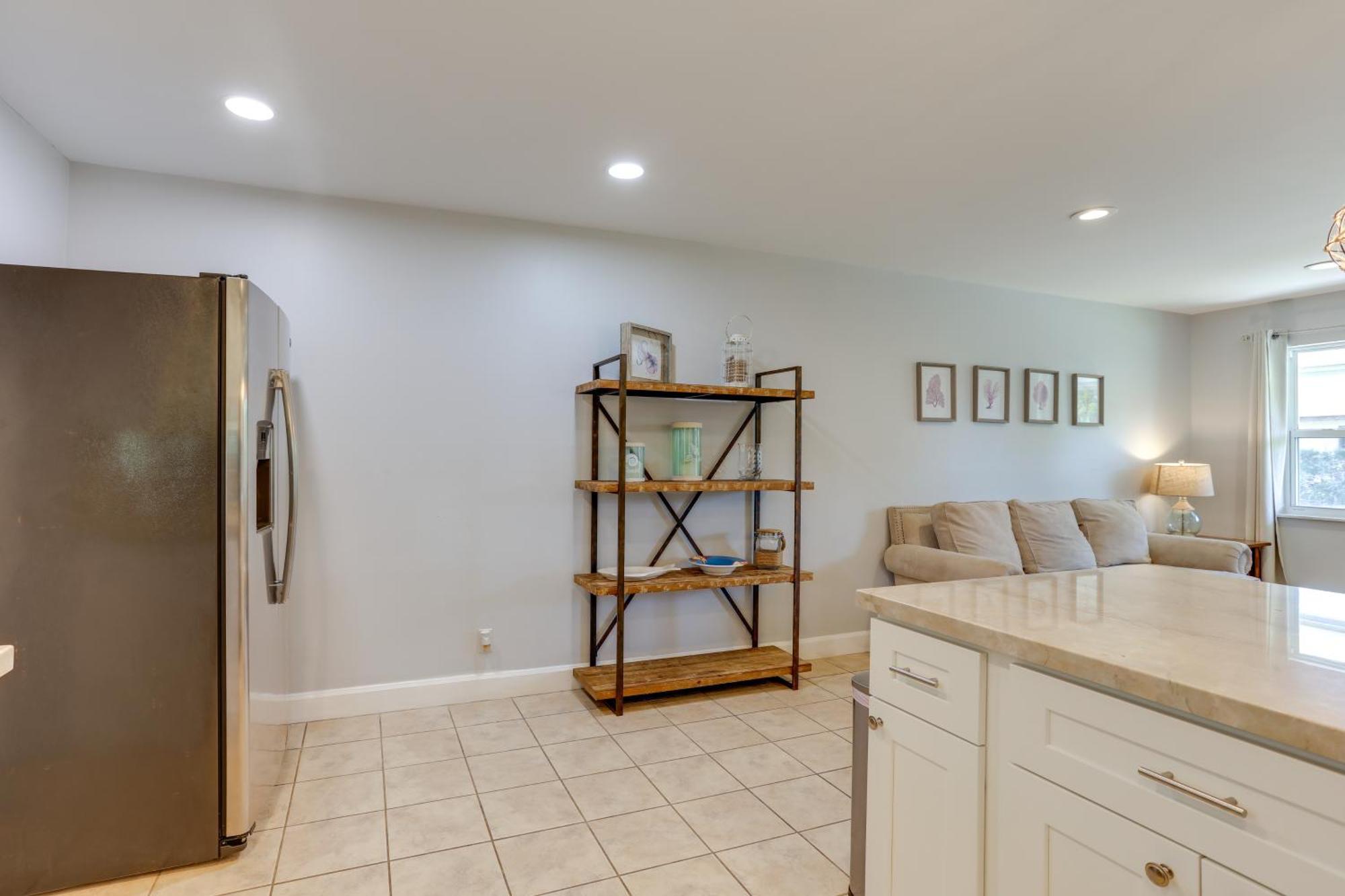 Coastal Townhome With Patio About 2 Mi To Beach! Holiday home