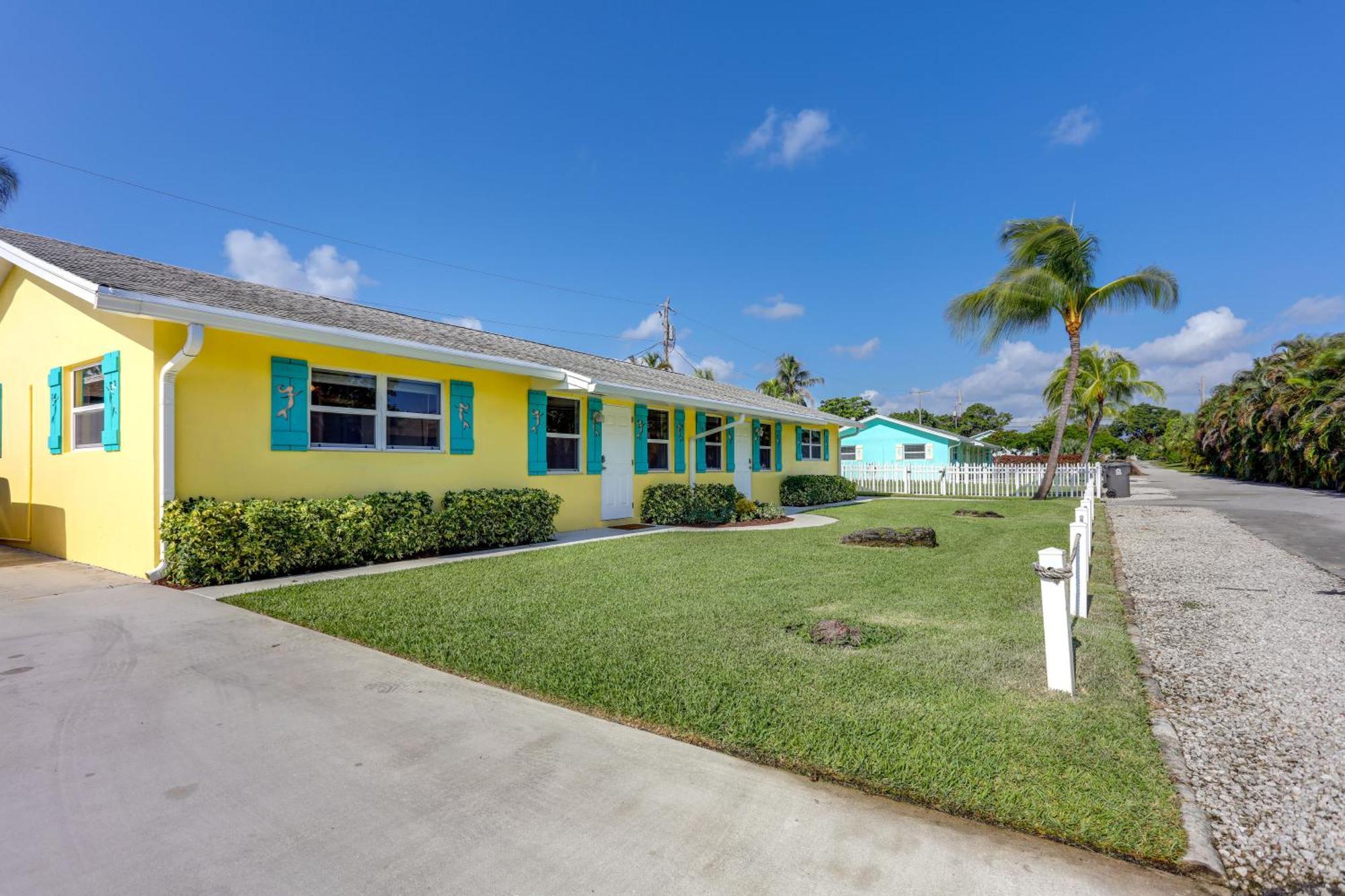 Coastal Townhome With Patio About 2 Mi To Beach! *