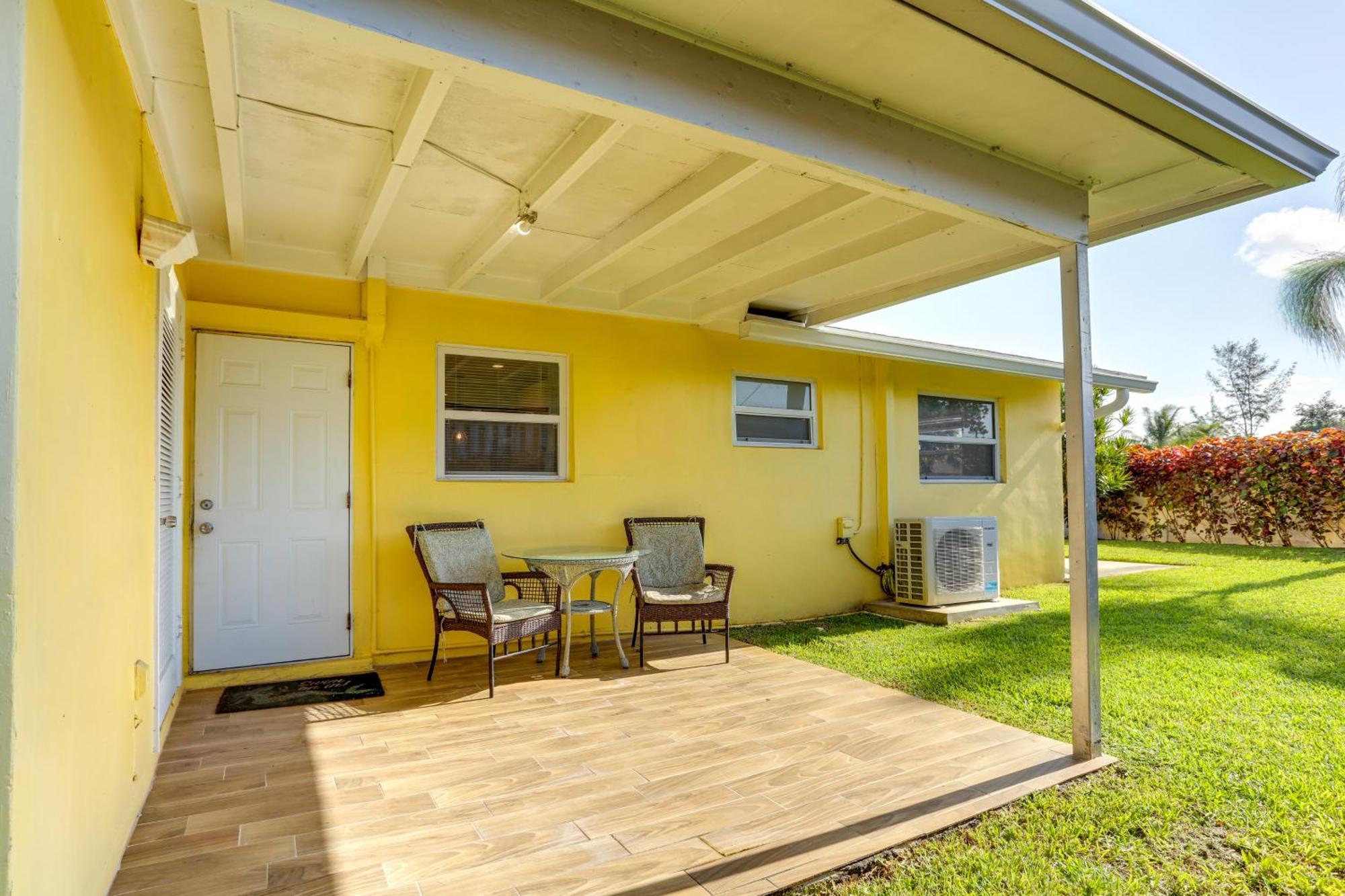 Holiday home Coastal Townhome With Patio About 2 Mi To Beach!