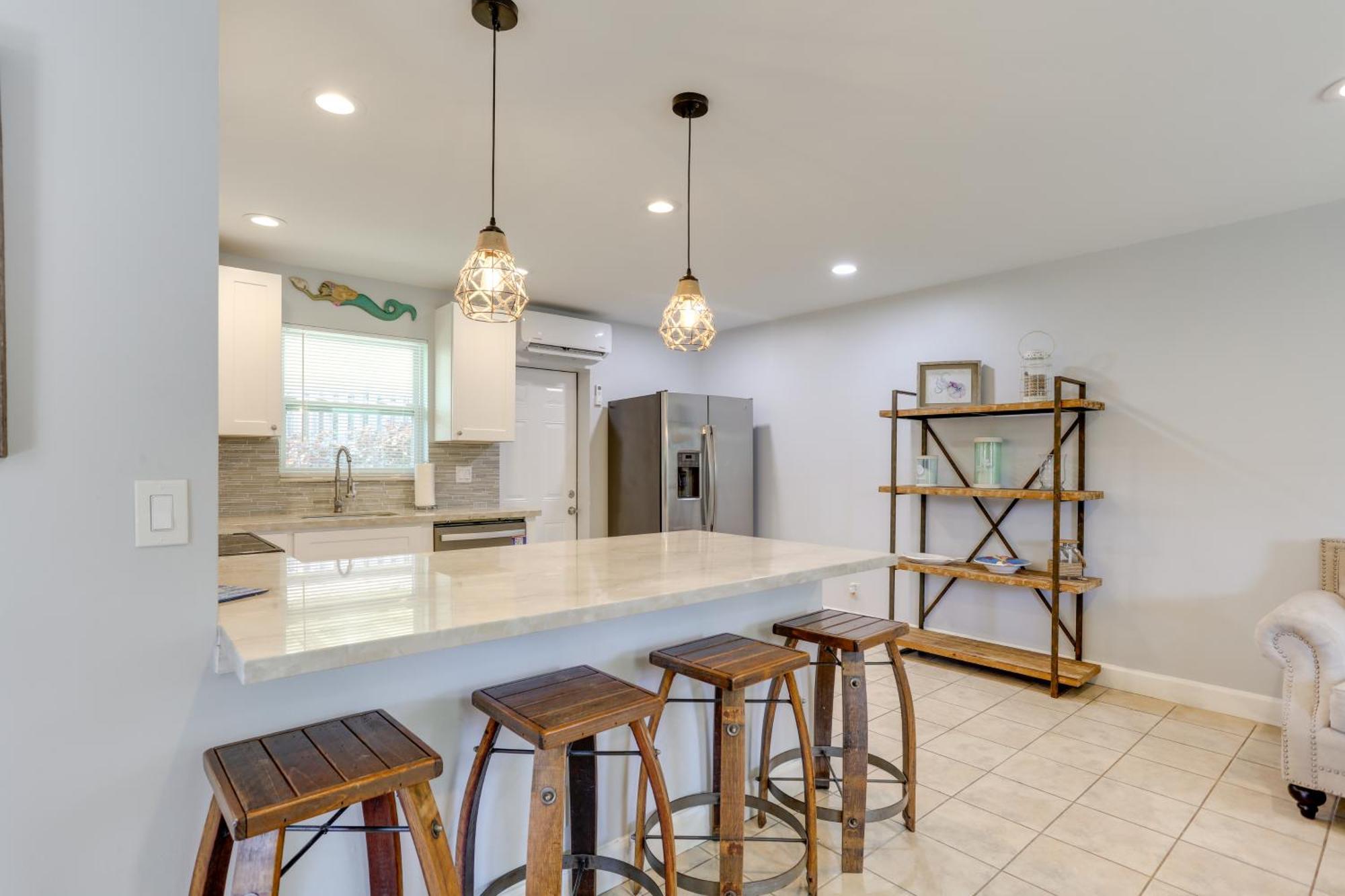 Coastal Townhome With Patio About 2 Mi To Beach! Holiday home