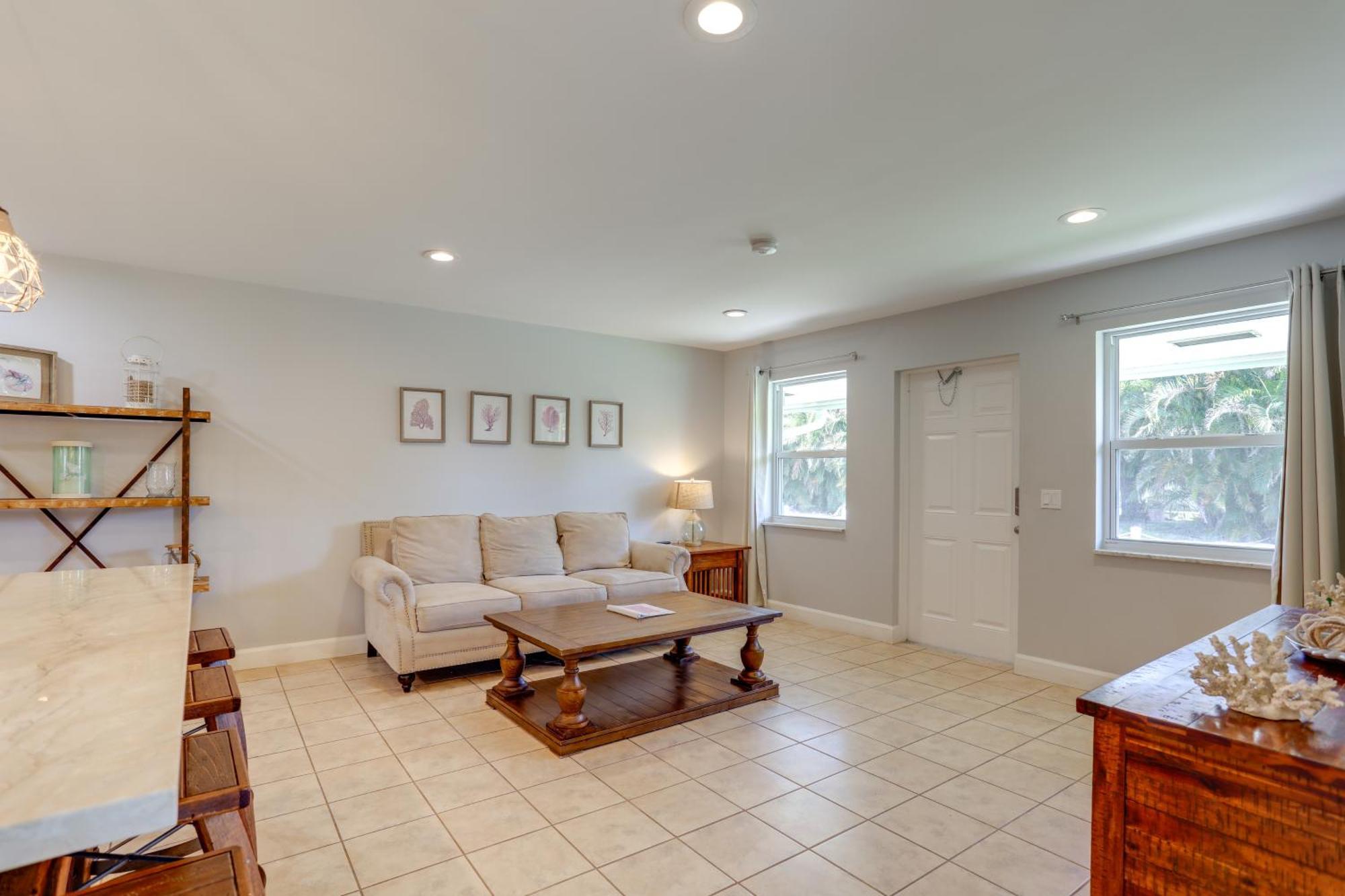 Holiday home Coastal Townhome With Patio About 2 Mi To Beach!