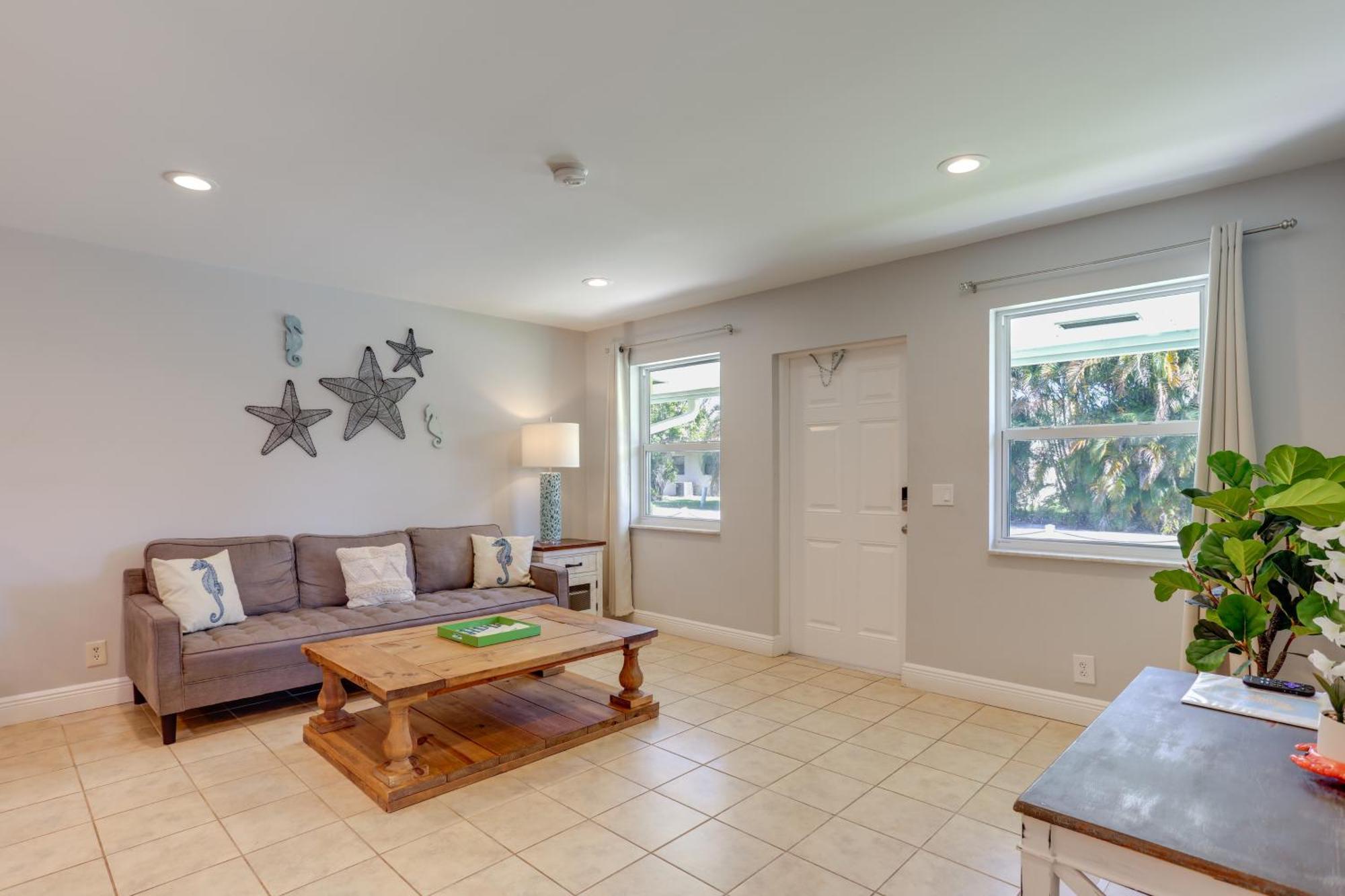 Palm Townhome 4 Mi To Juno Park! Holiday home