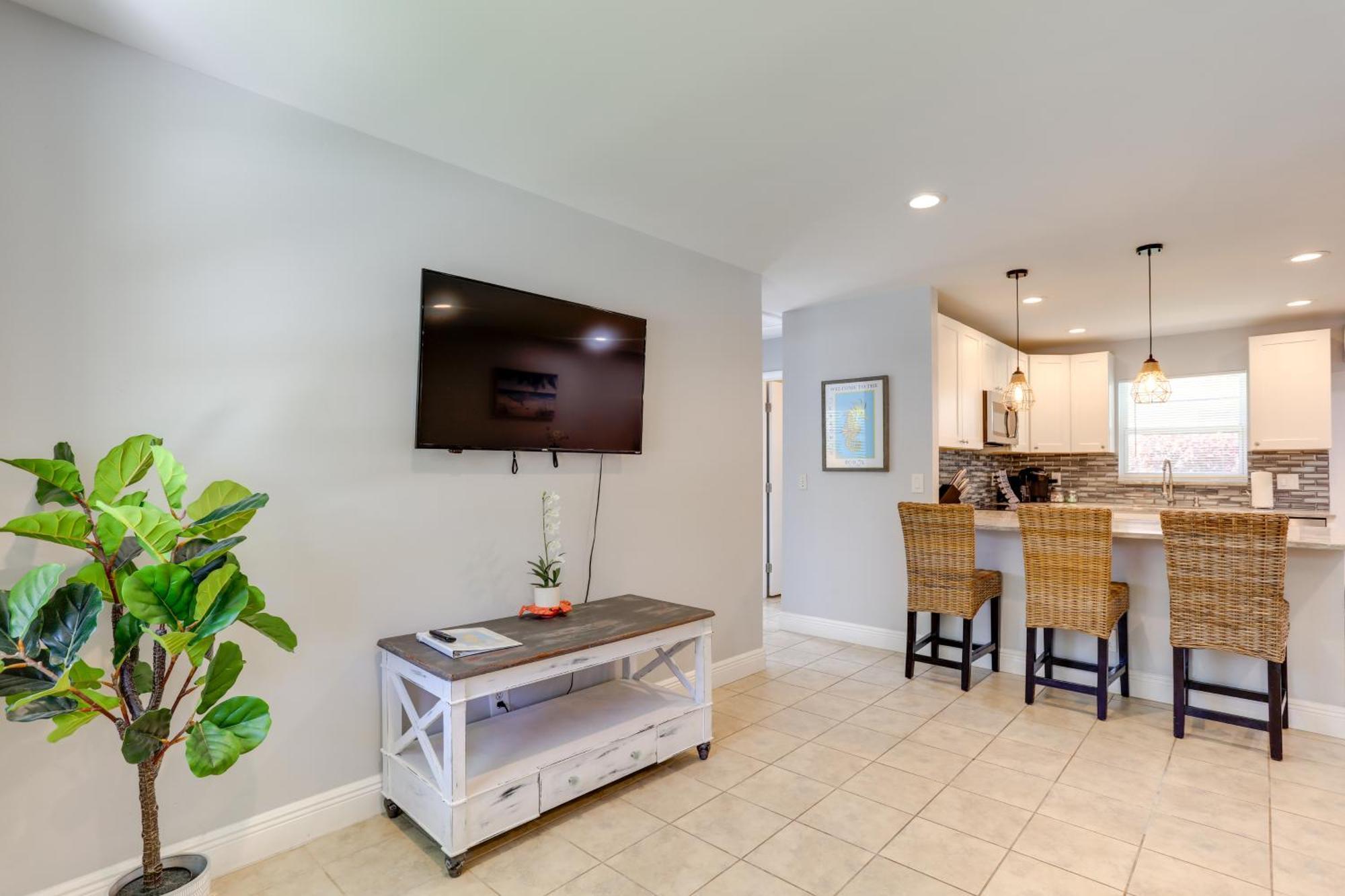 Palm Townhome 4 Mi To Juno Park!