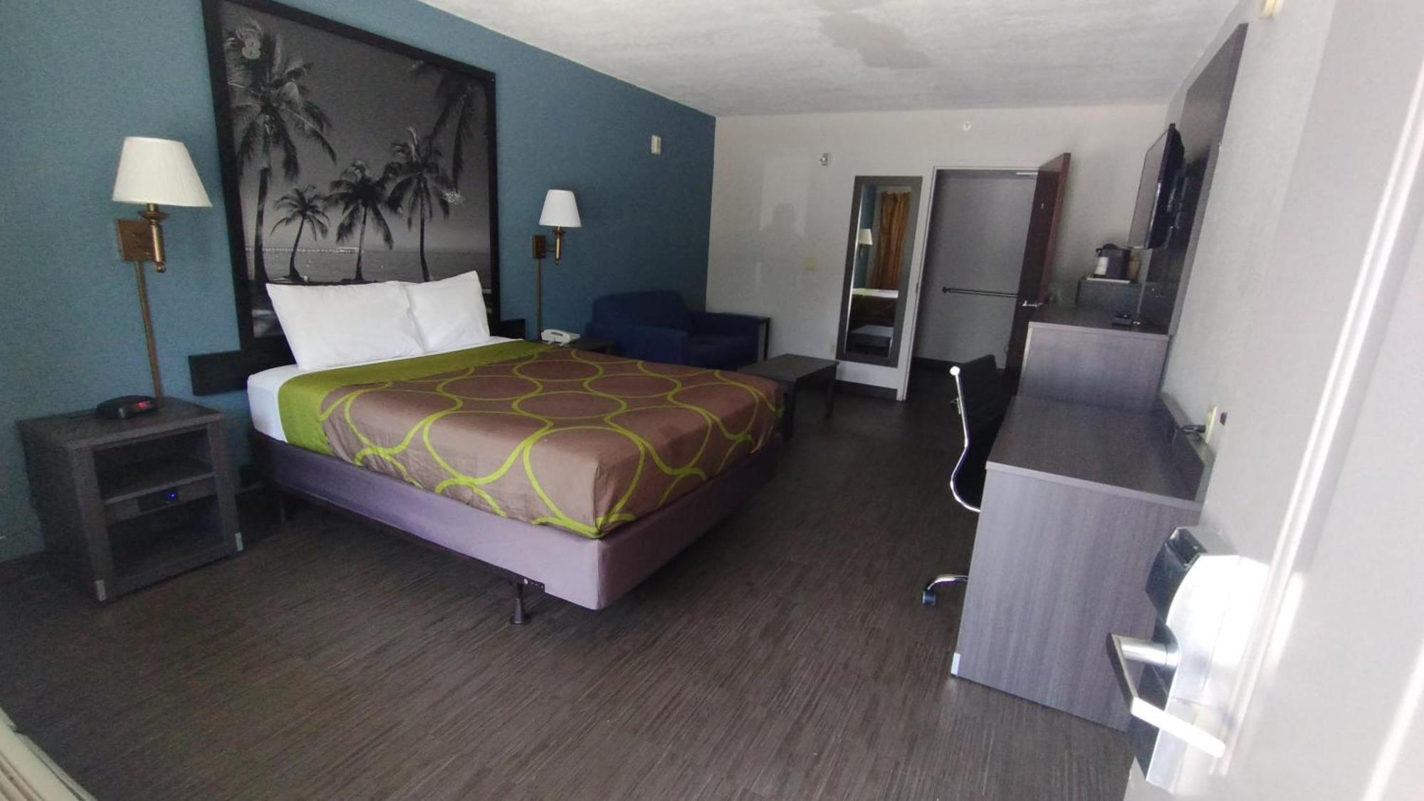 Super 8 By Wyndham Near Lauderdale Arpt Dania Beach