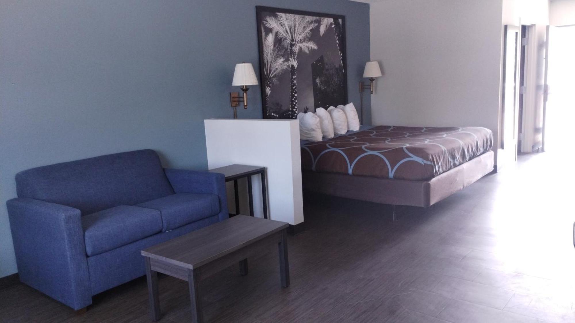 Hotel Super 8 By Wyndham Near Lauderdale Arpt
