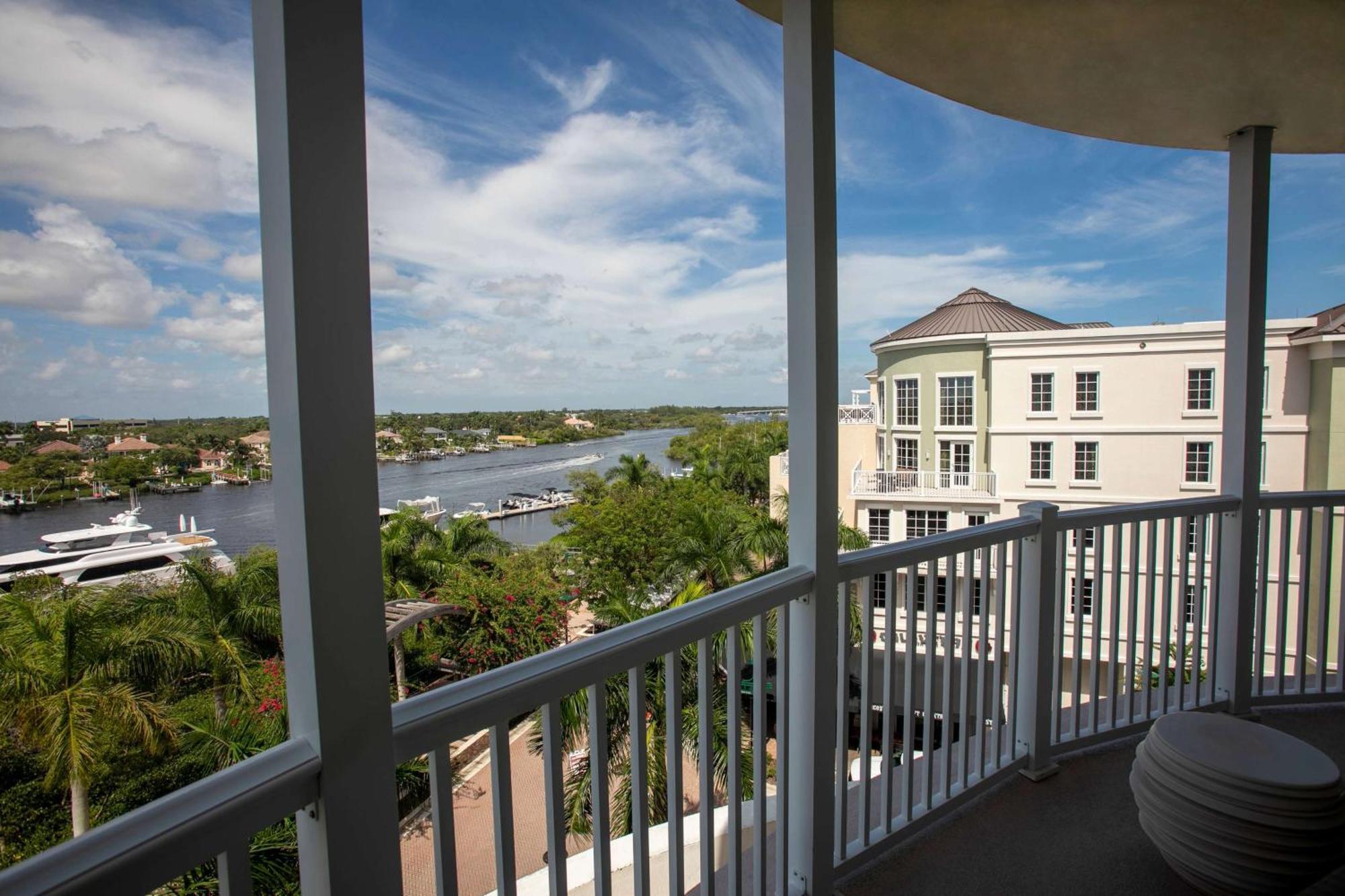 Wyndham Grand At Harbourside Place Hotel 4*