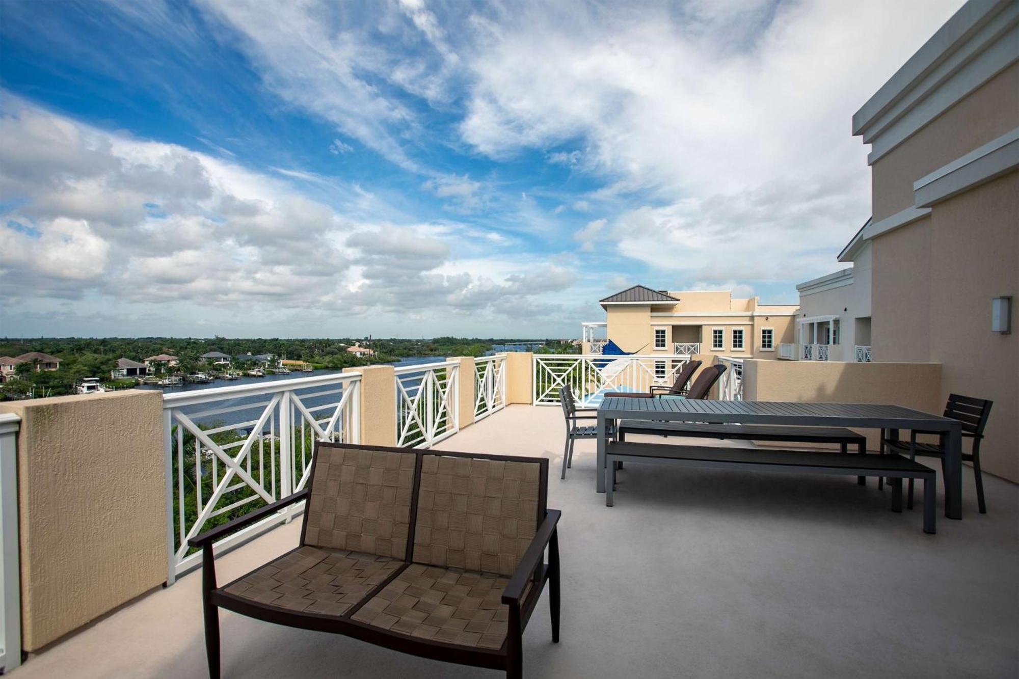 Wyndham Grand At Harbourside Place