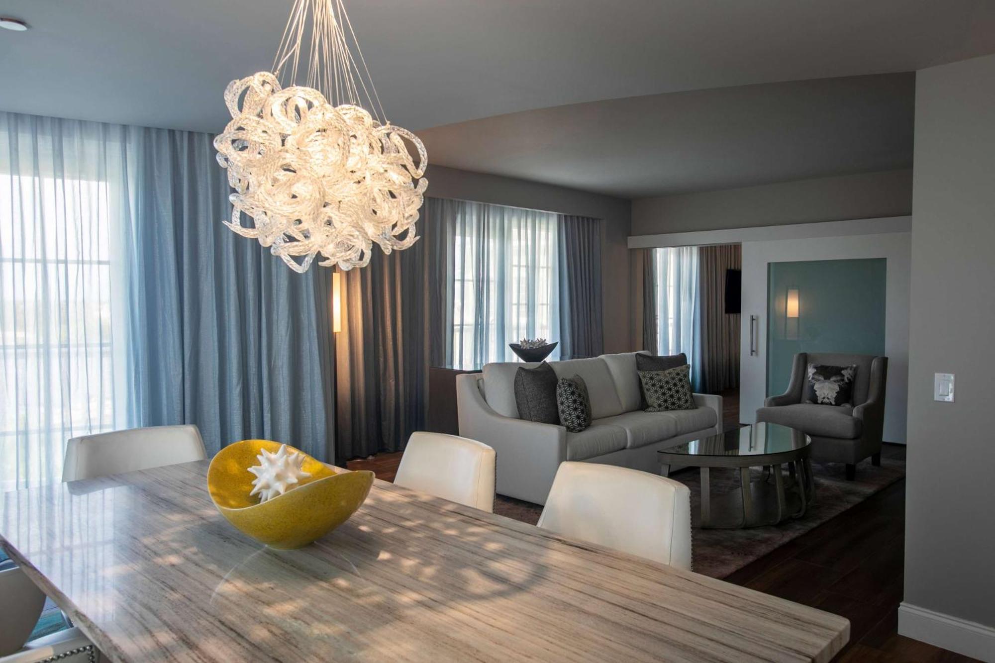 Wyndham Grand At Harbourside Place Hotel 4*