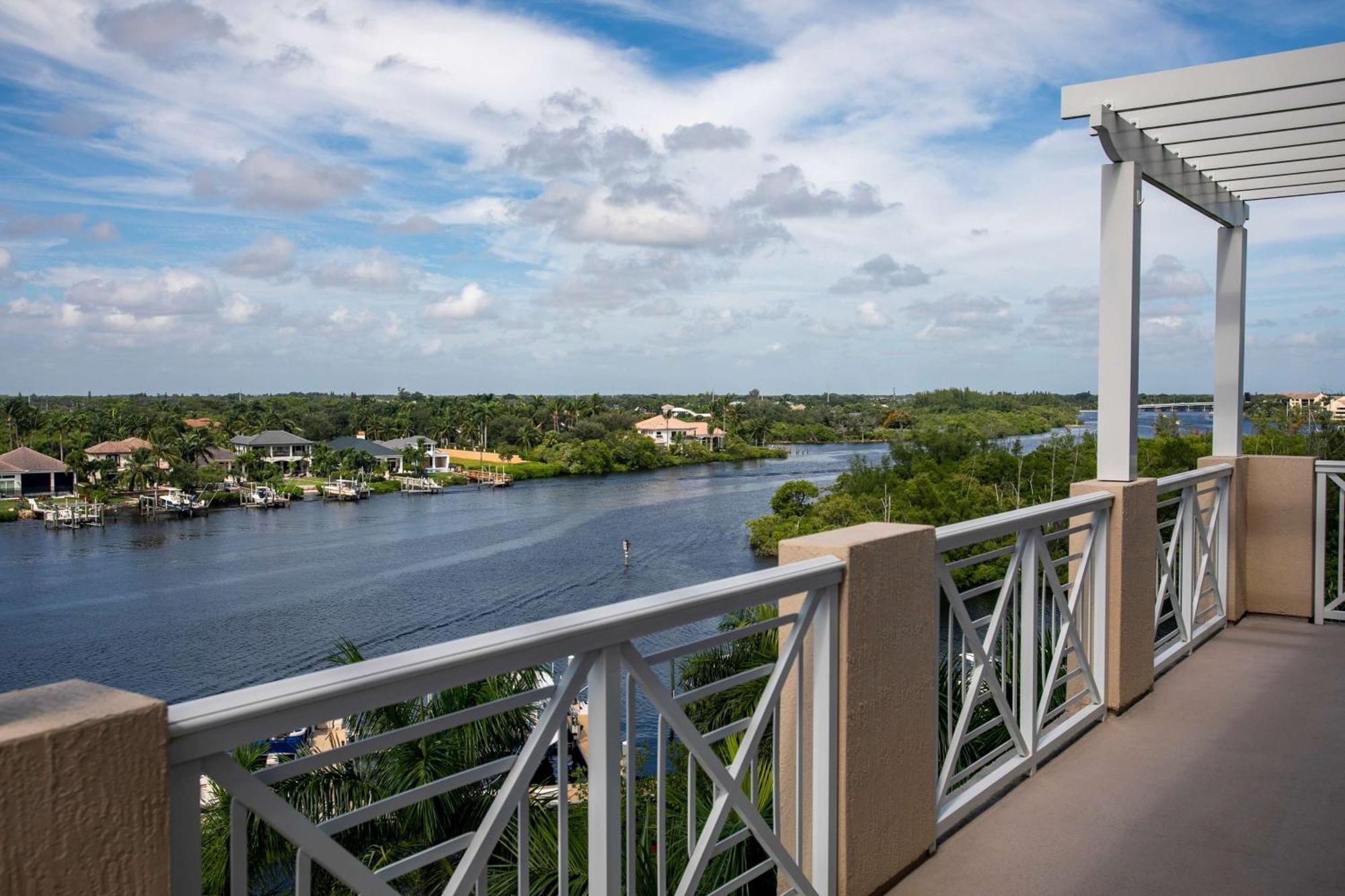 Hotel Wyndham Grand At Harbourside Place 4*