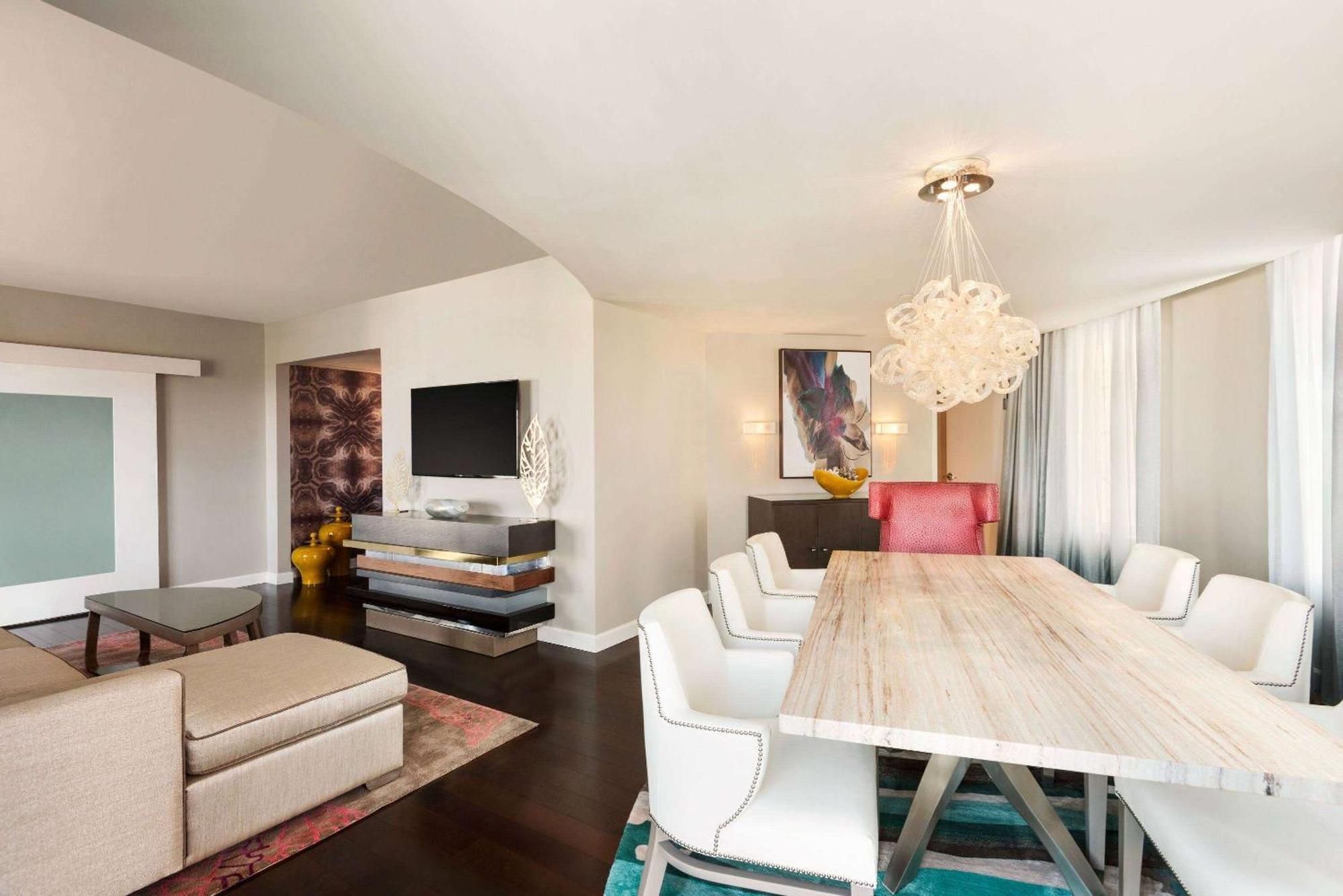 Wyndham Grand At Harbourside Place 4*