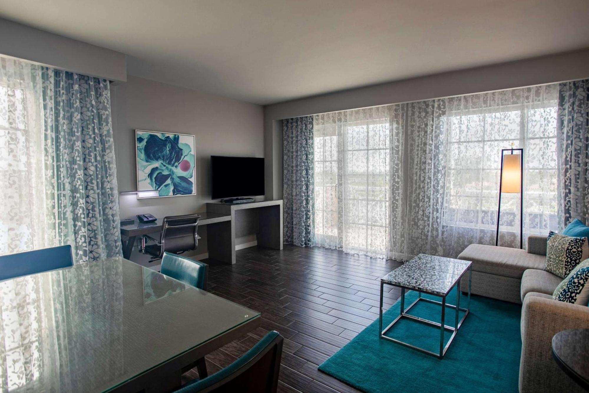 Wyndham Grand At Harbourside Place