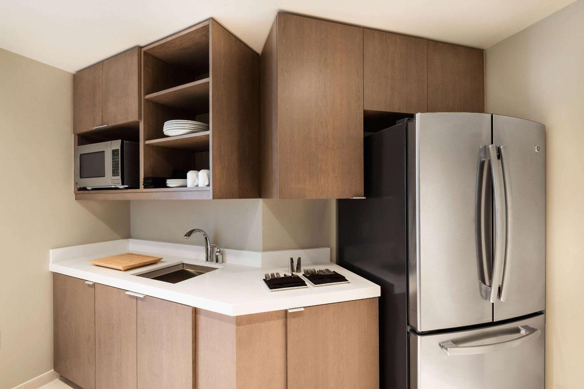 Wyndham Grand At Harbourside Place Hotel 4*