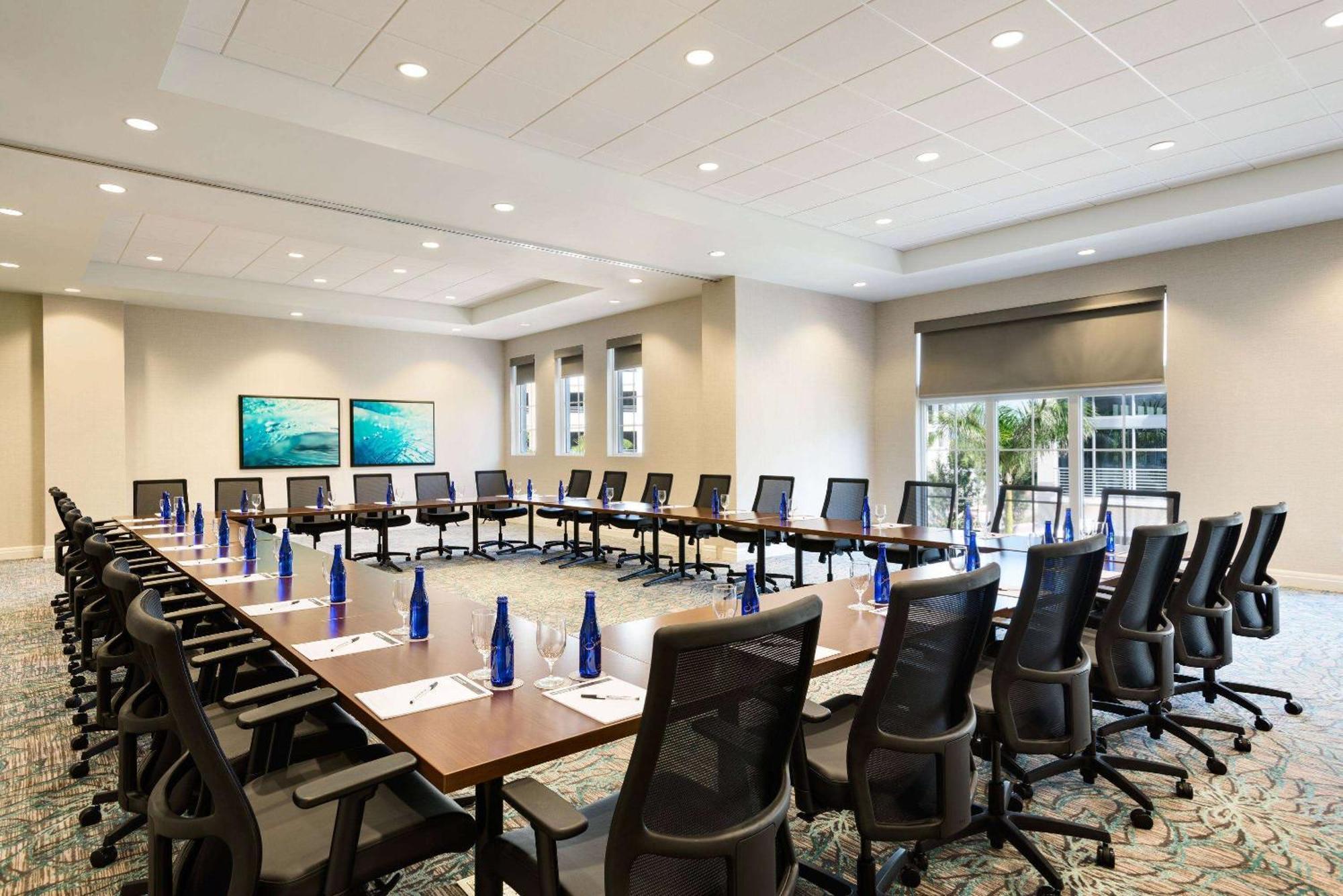 Wyndham Grand At Harbourside Place Hotel