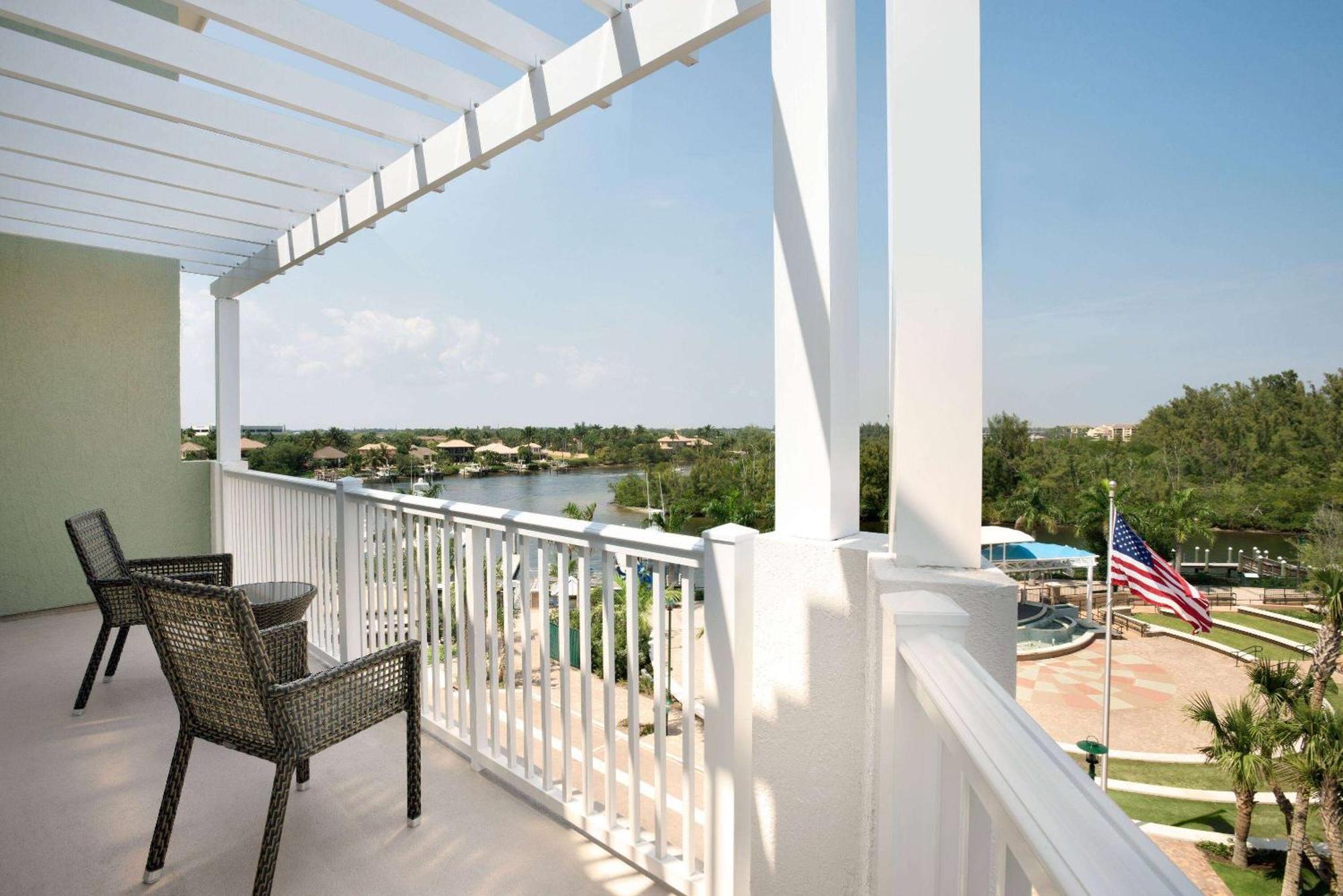 Wyndham Grand At Harbourside Place Hotel 4*