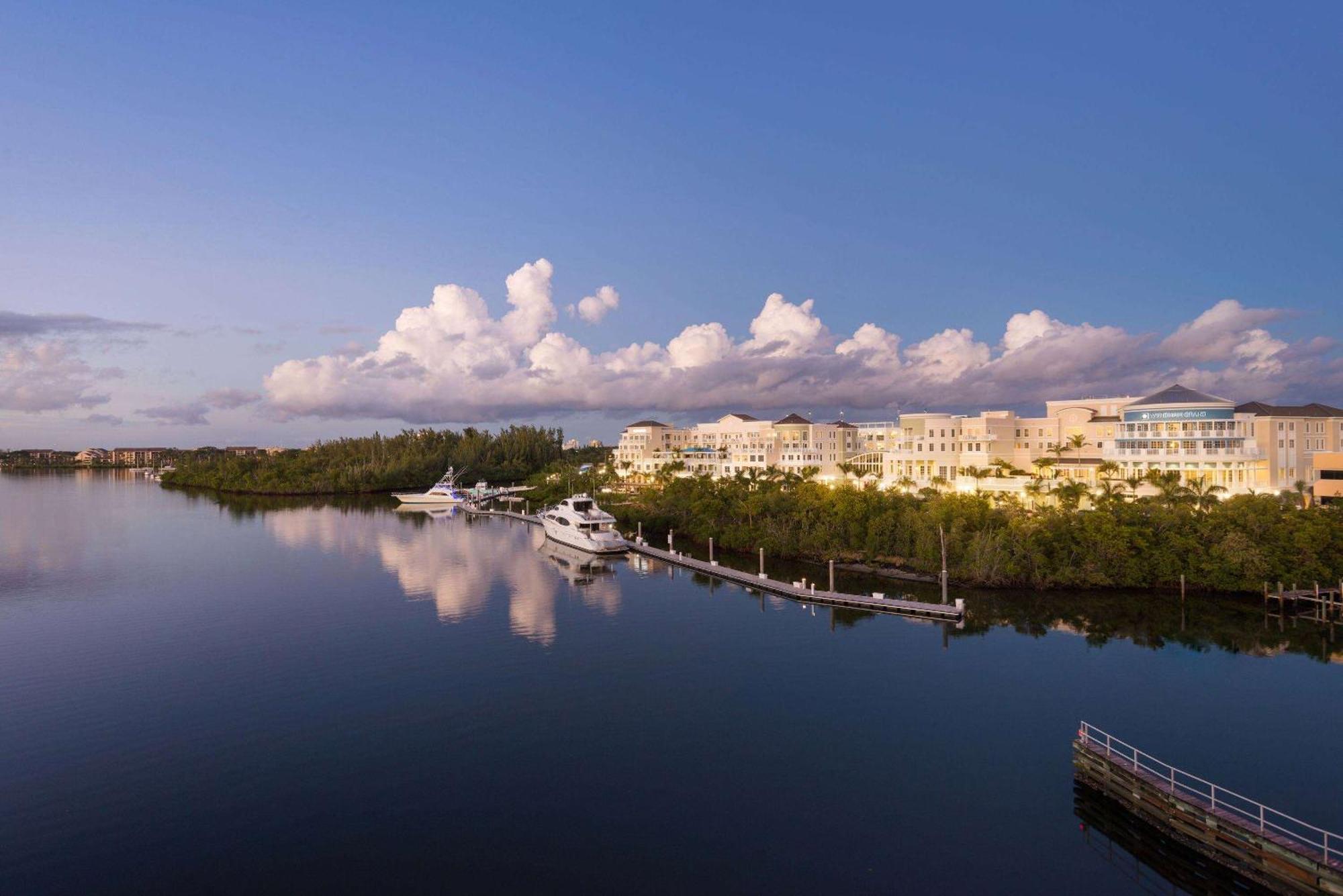 Wyndham Grand At Harbourside Place Hotel