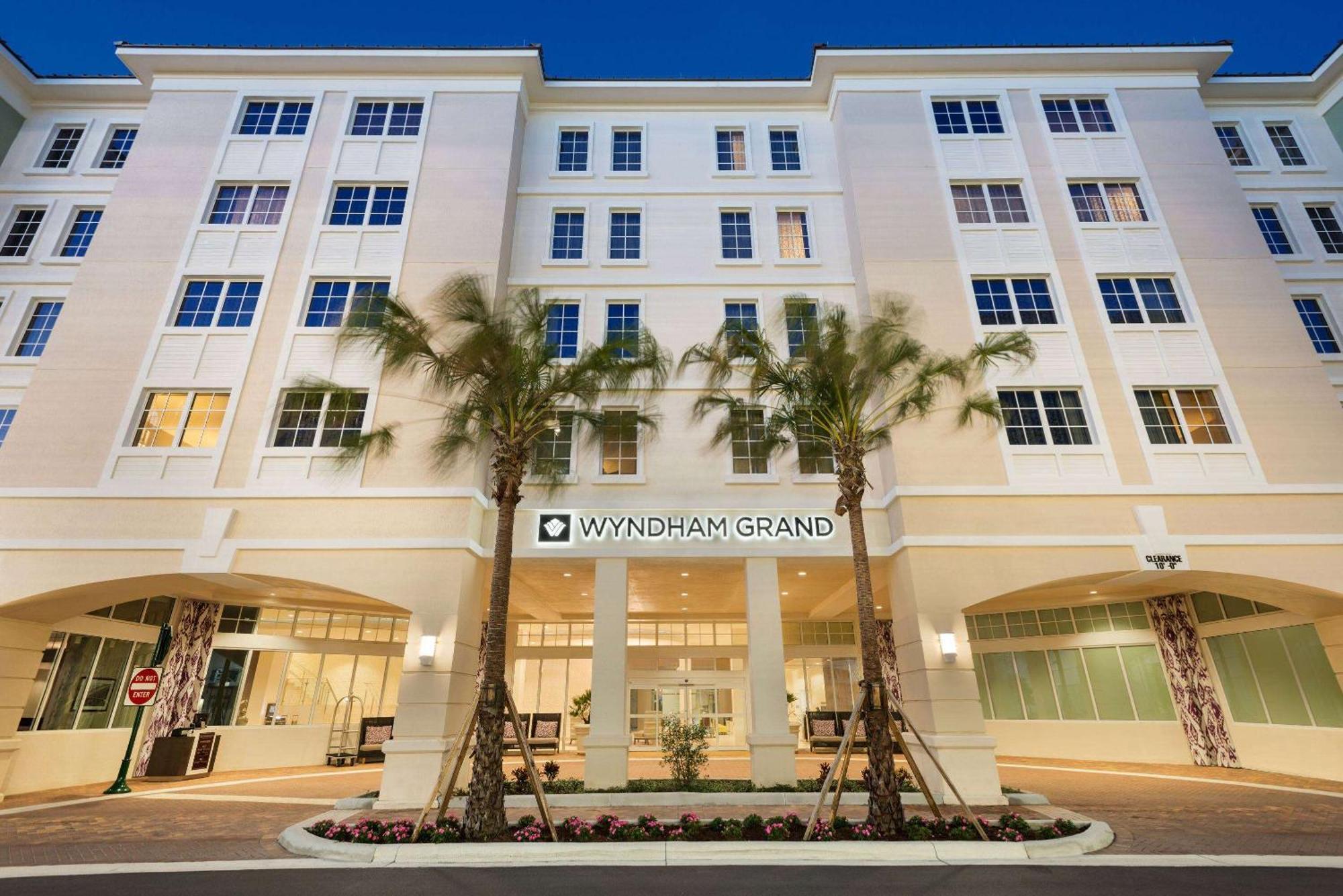 Wyndham Grand At Harbourside Place 4*