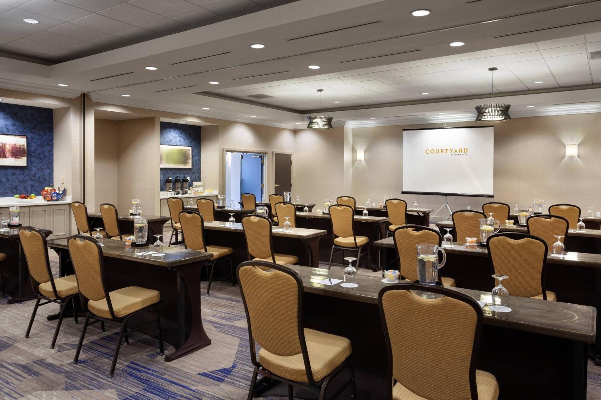 Courtyard By Marriott Orlando Buena Vista In The Marriott Village