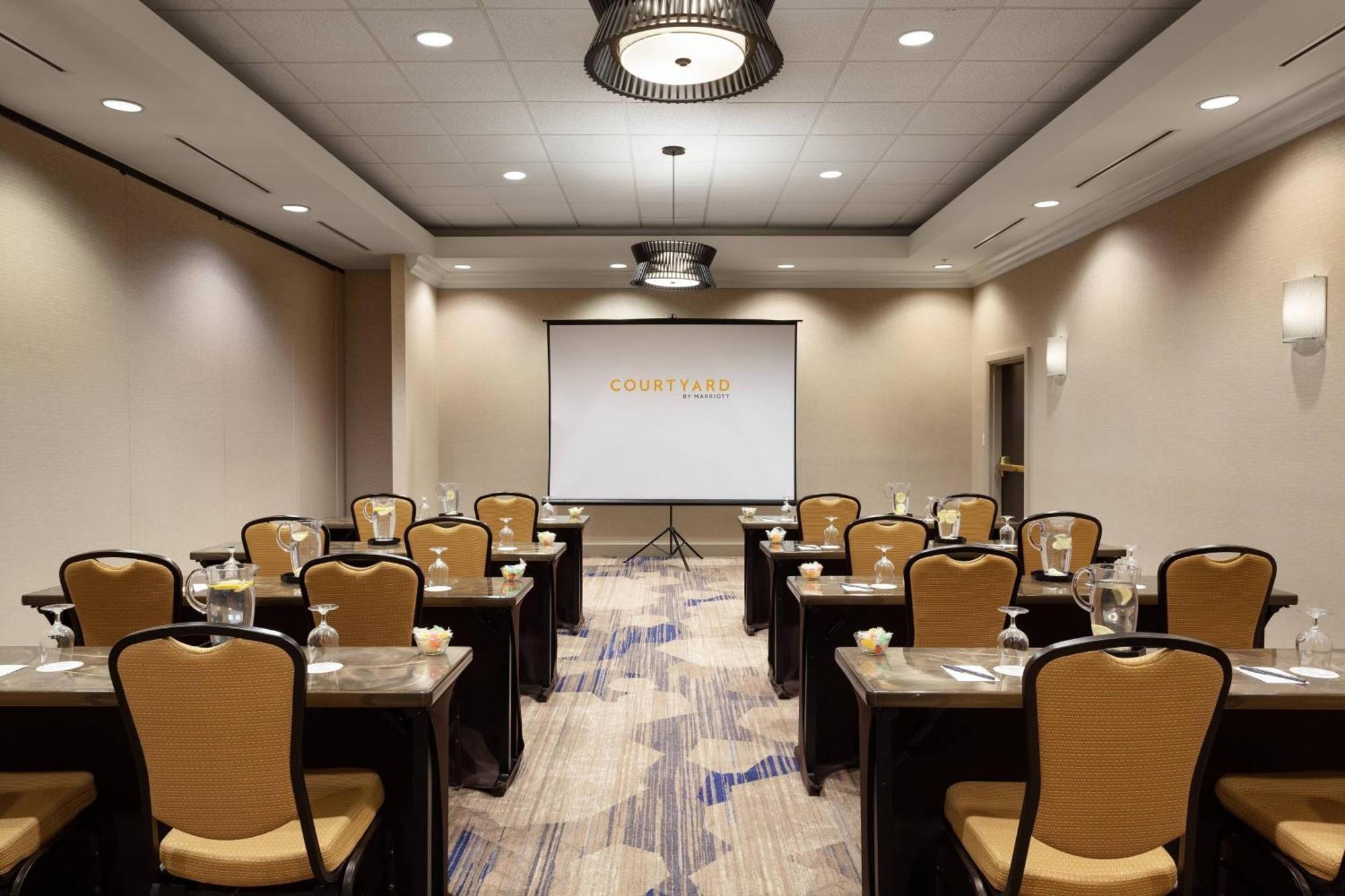 Courtyard By Marriott Orlando Buena Vista In The Marriott Village 3*