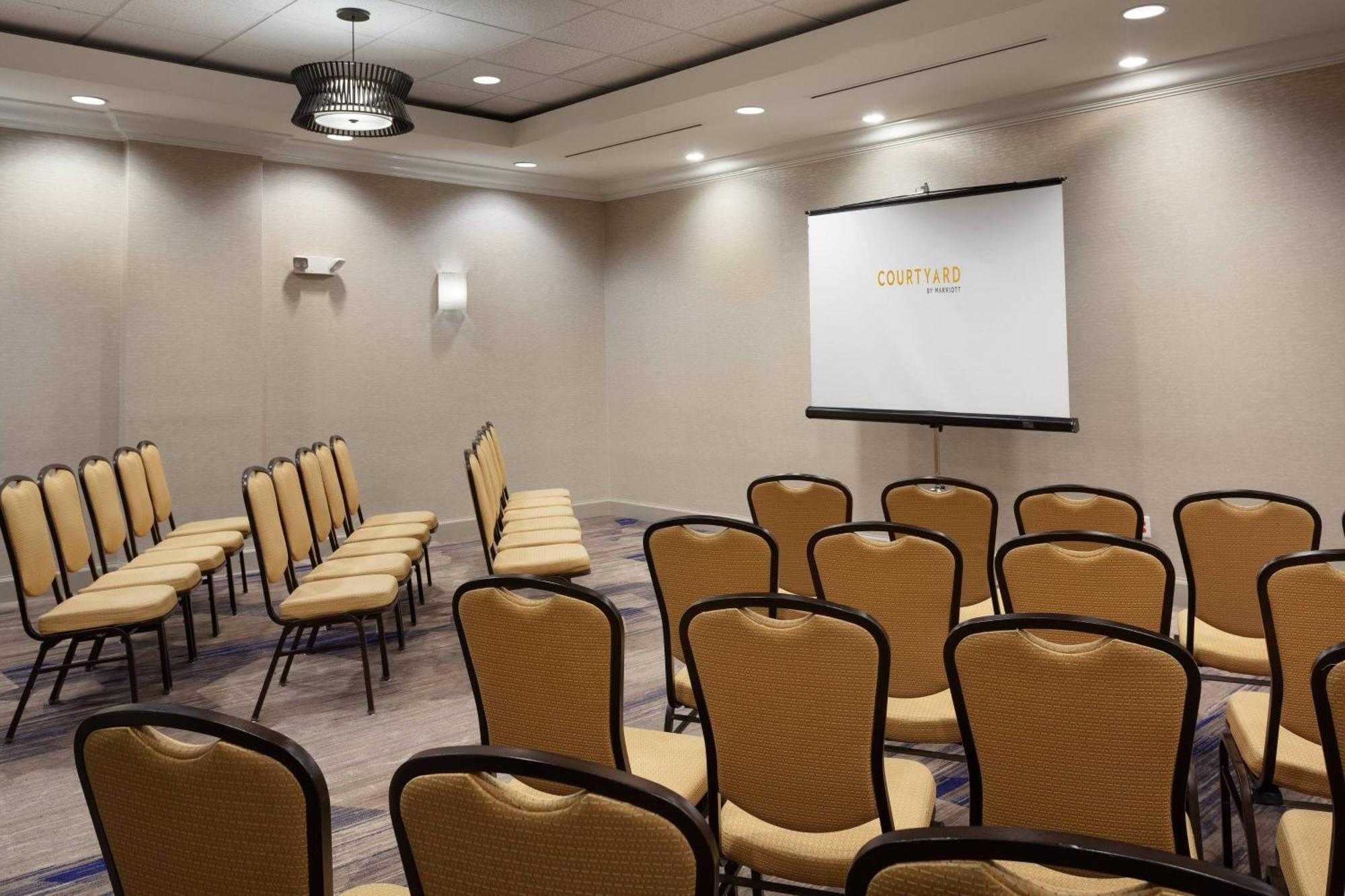 Courtyard By Marriott Orlando Buena Vista In The Marriott Village Hotel 3*