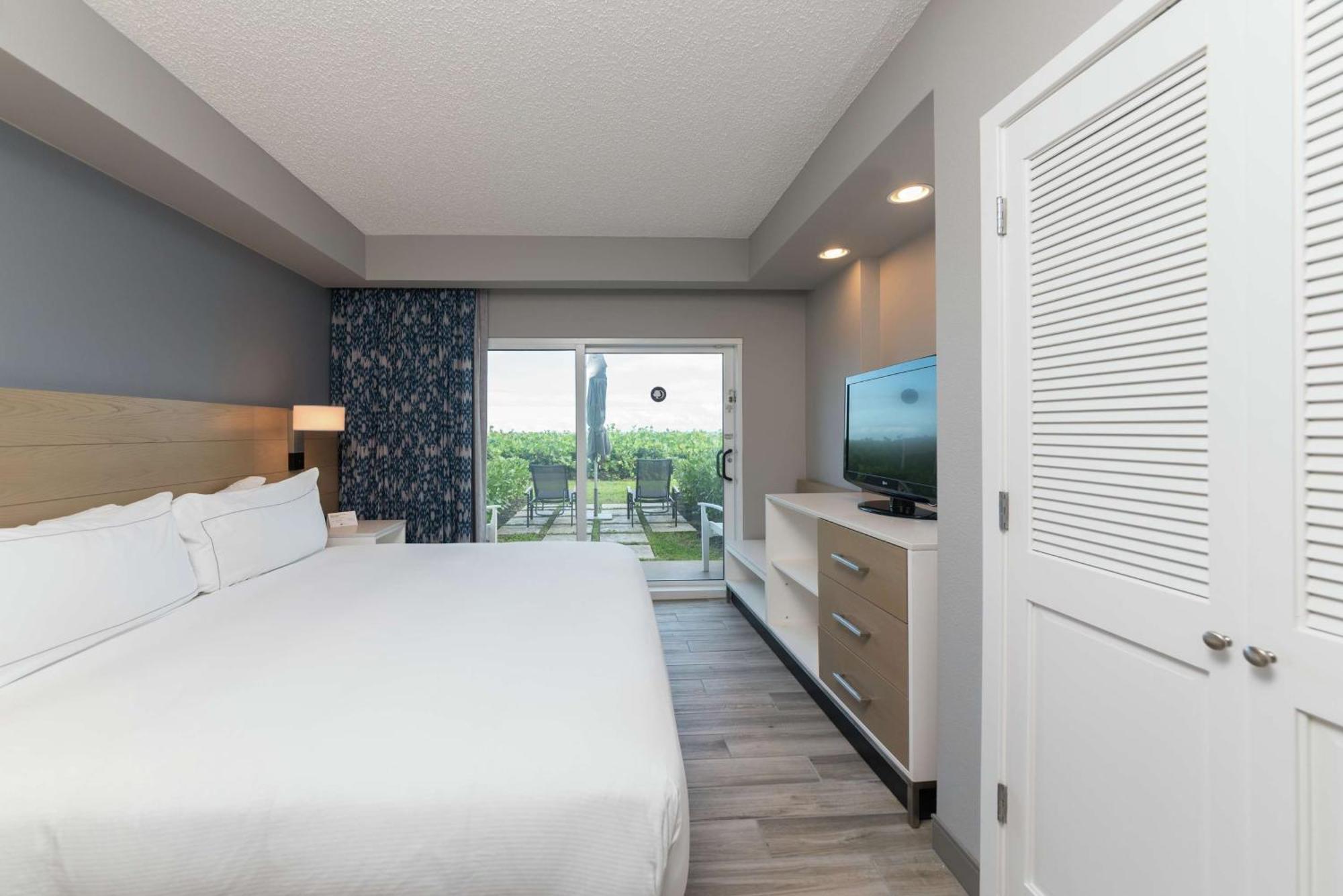 Doubletree By Hilton Oceanfront 4*