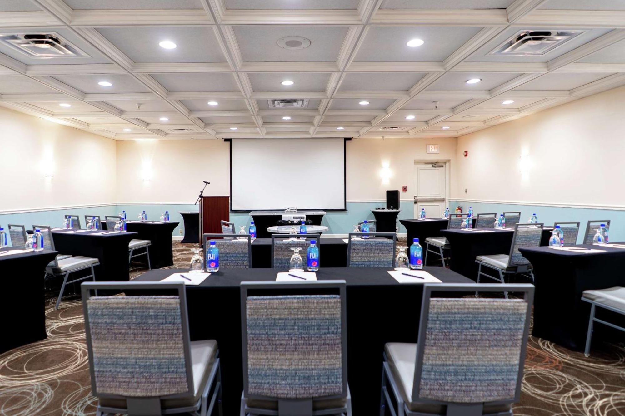 Doubletree By Hilton Oceanfront Hotel 4*