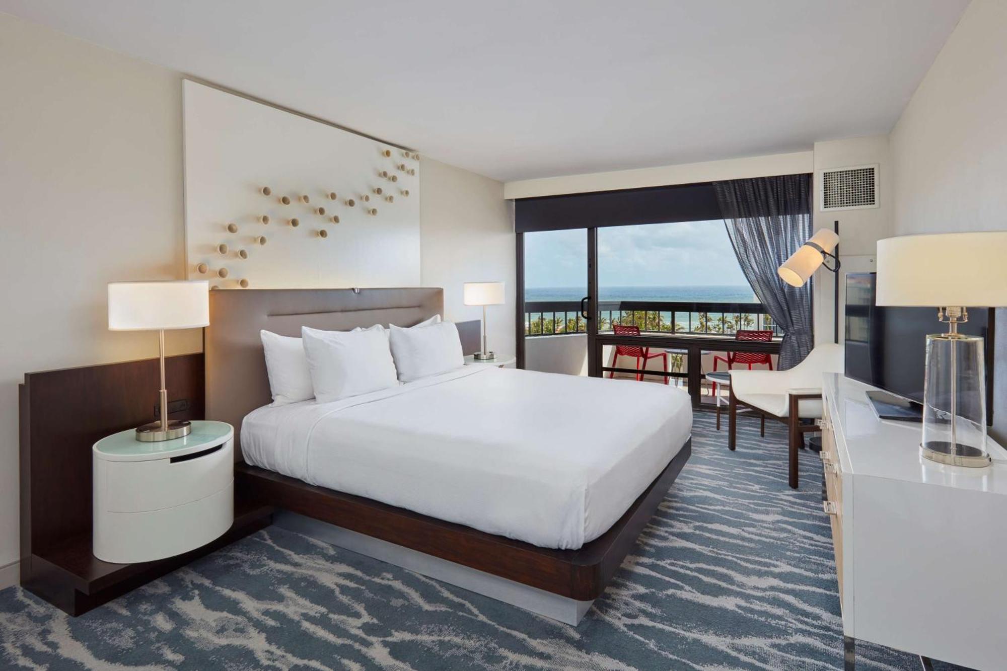 Waterstone & Marina Boca Raton, Curio Collection By Hilton Boca Raton