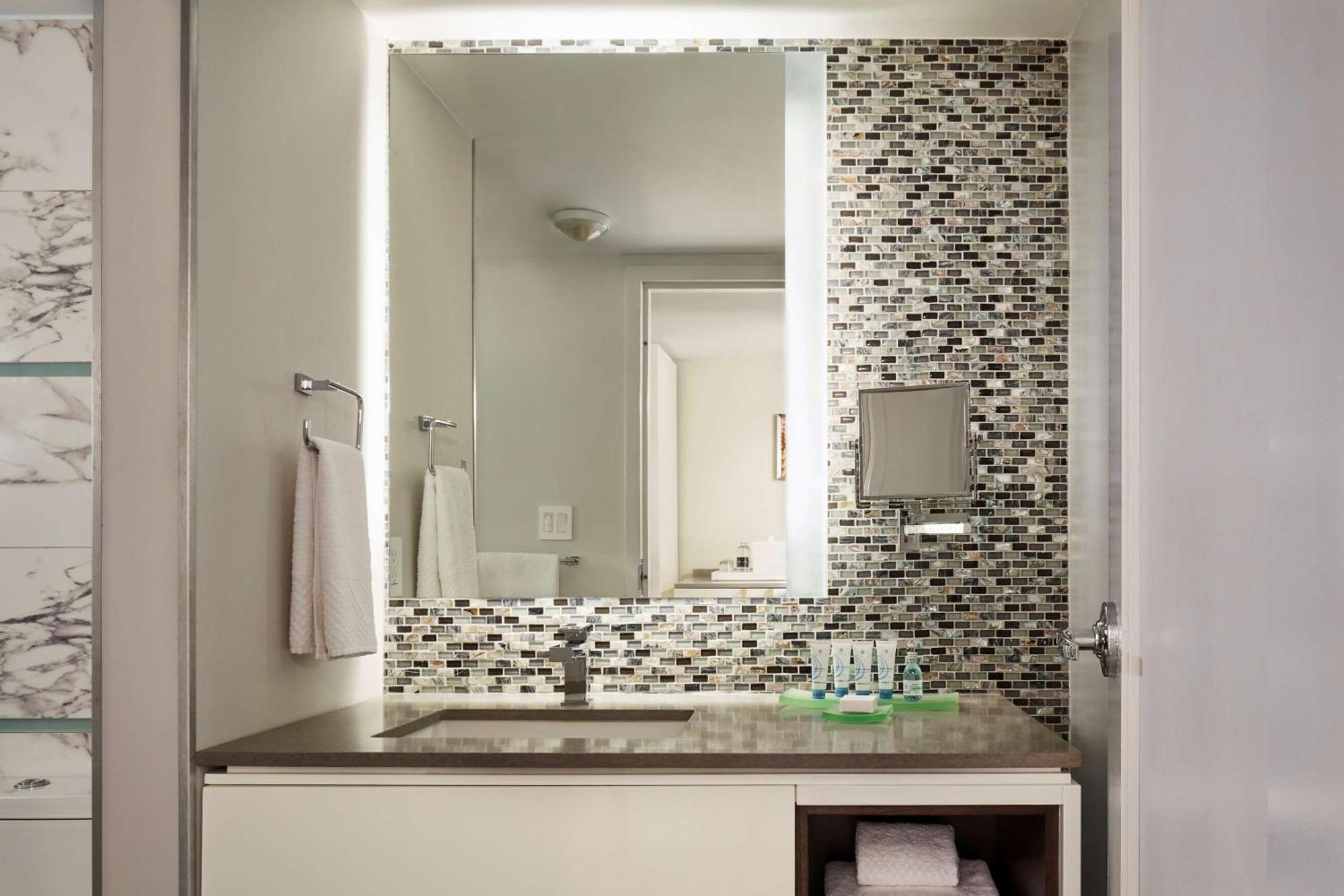Waterstone & Marina Boca Raton, Curio Collection By Hilton Resort