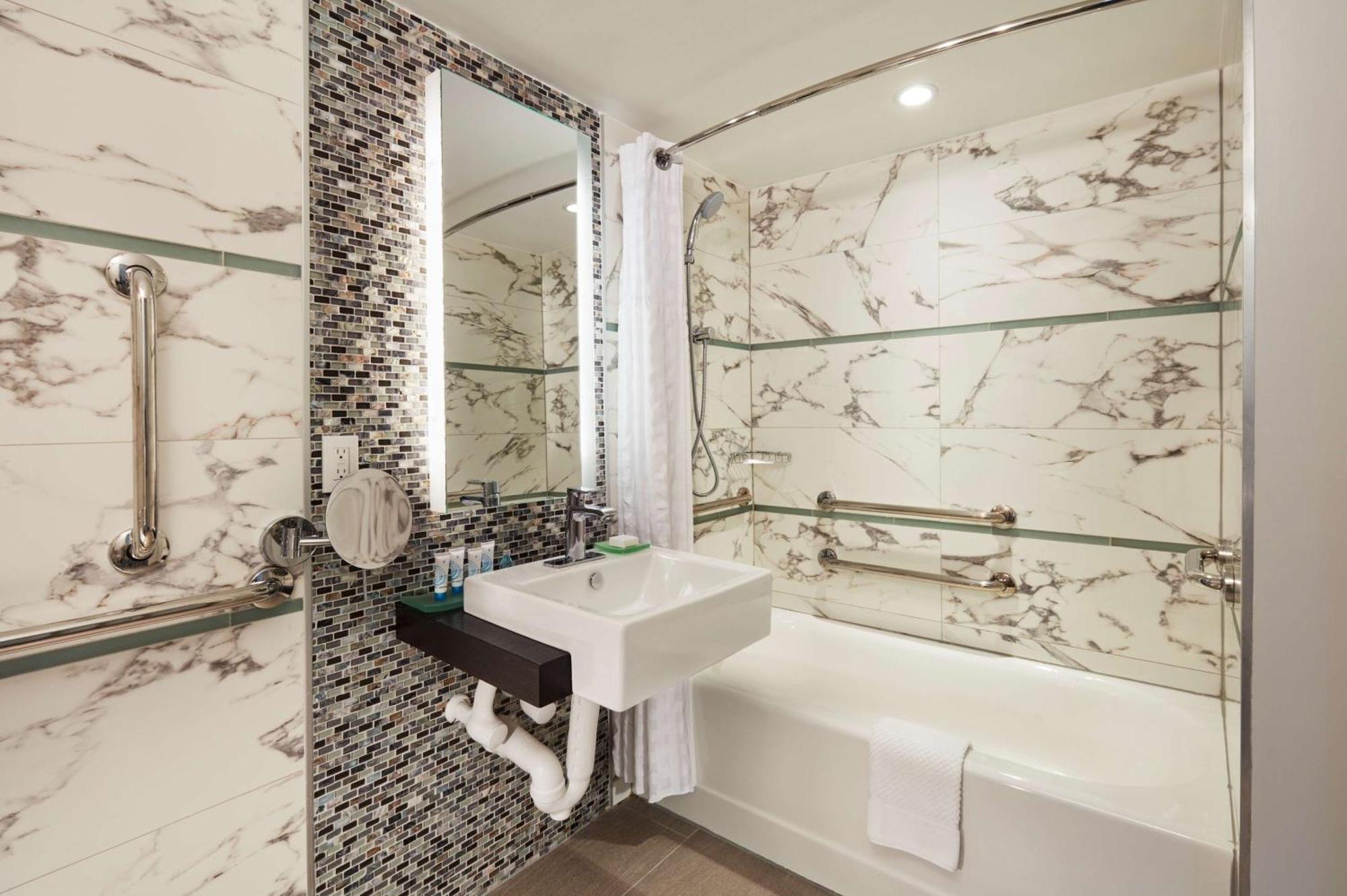 Resort Waterstone & Marina Boca Raton, Curio Collection By Hilton Boca Raton