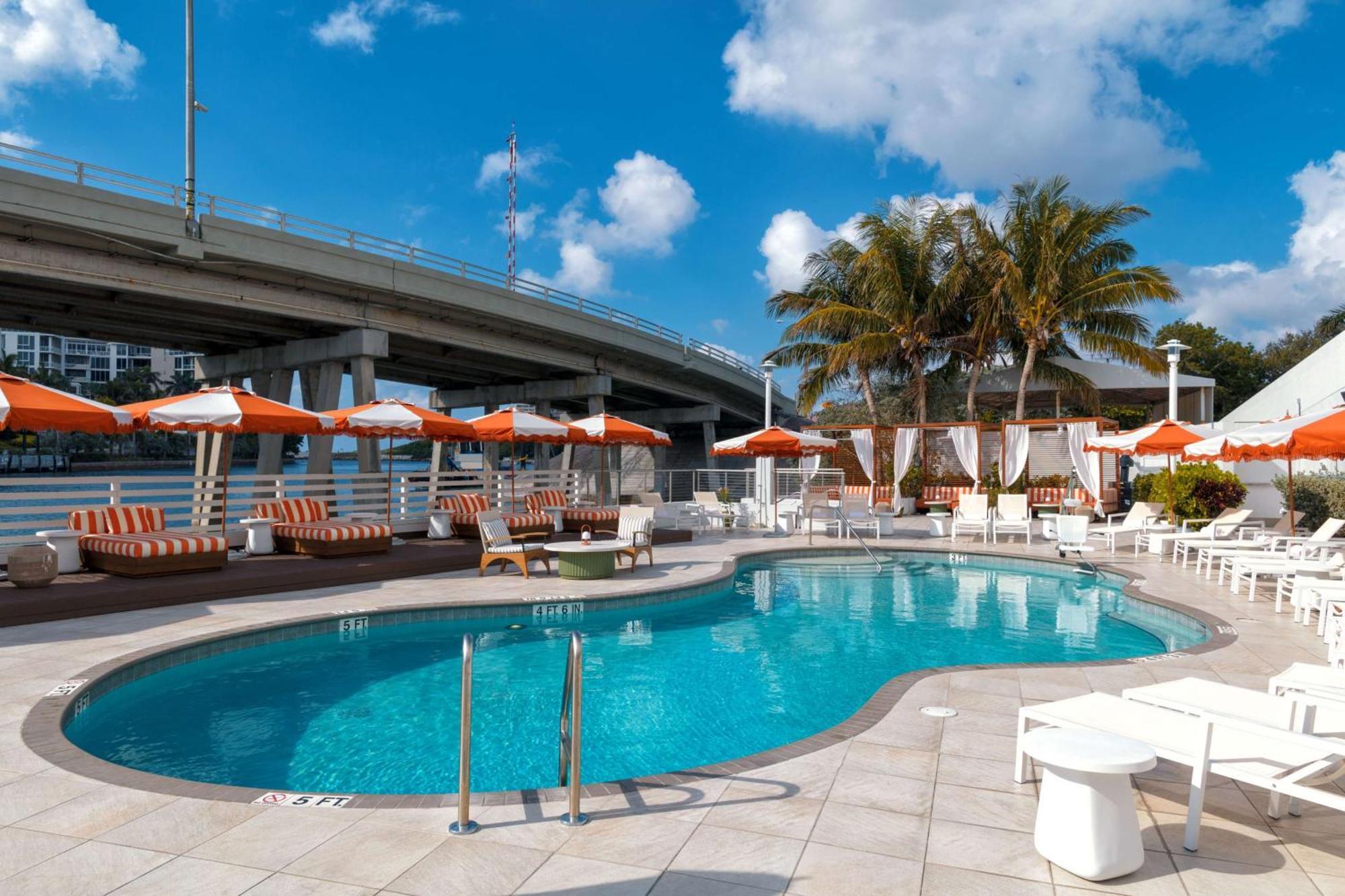 Resort Waterstone & Marina Boca Raton, Curio Collection By Hilton