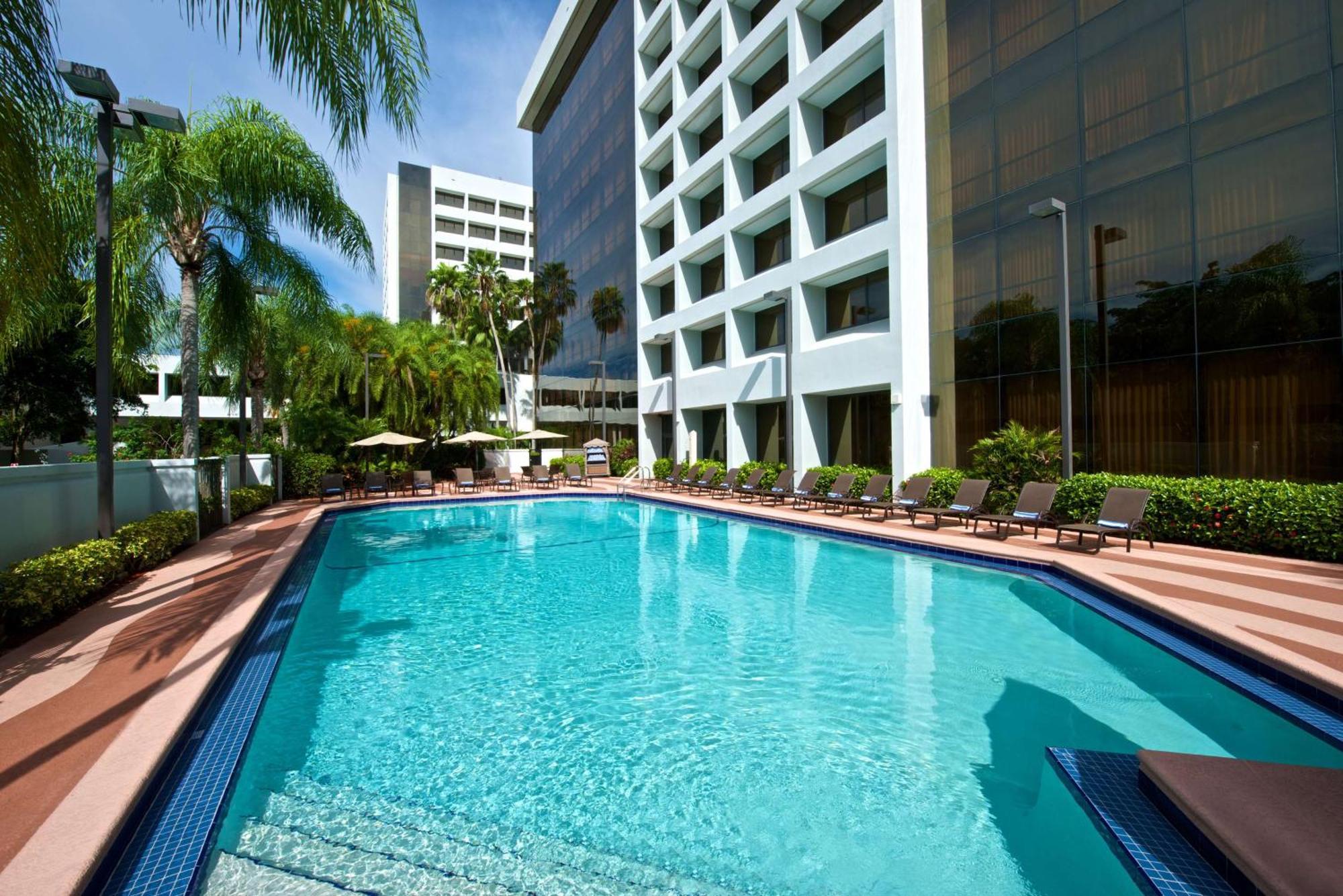 Embassy By Hilton Palm Gardens Pga Boulevard 4*
