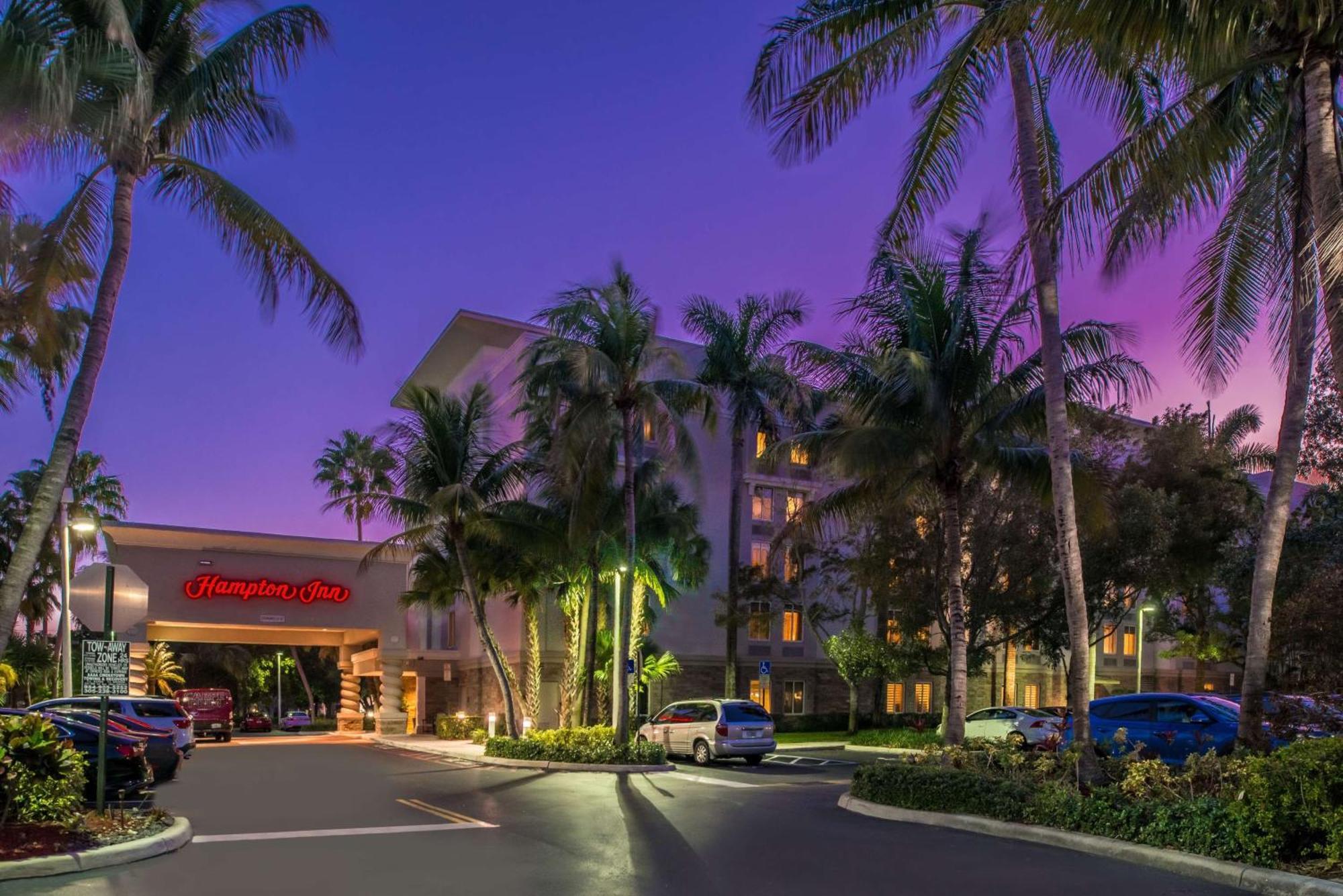 Hampton Lauderdale 3*