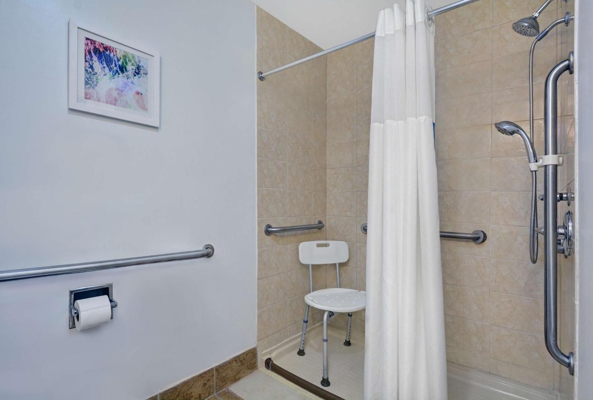 Hotel Hampton By Hilton Panama 3*